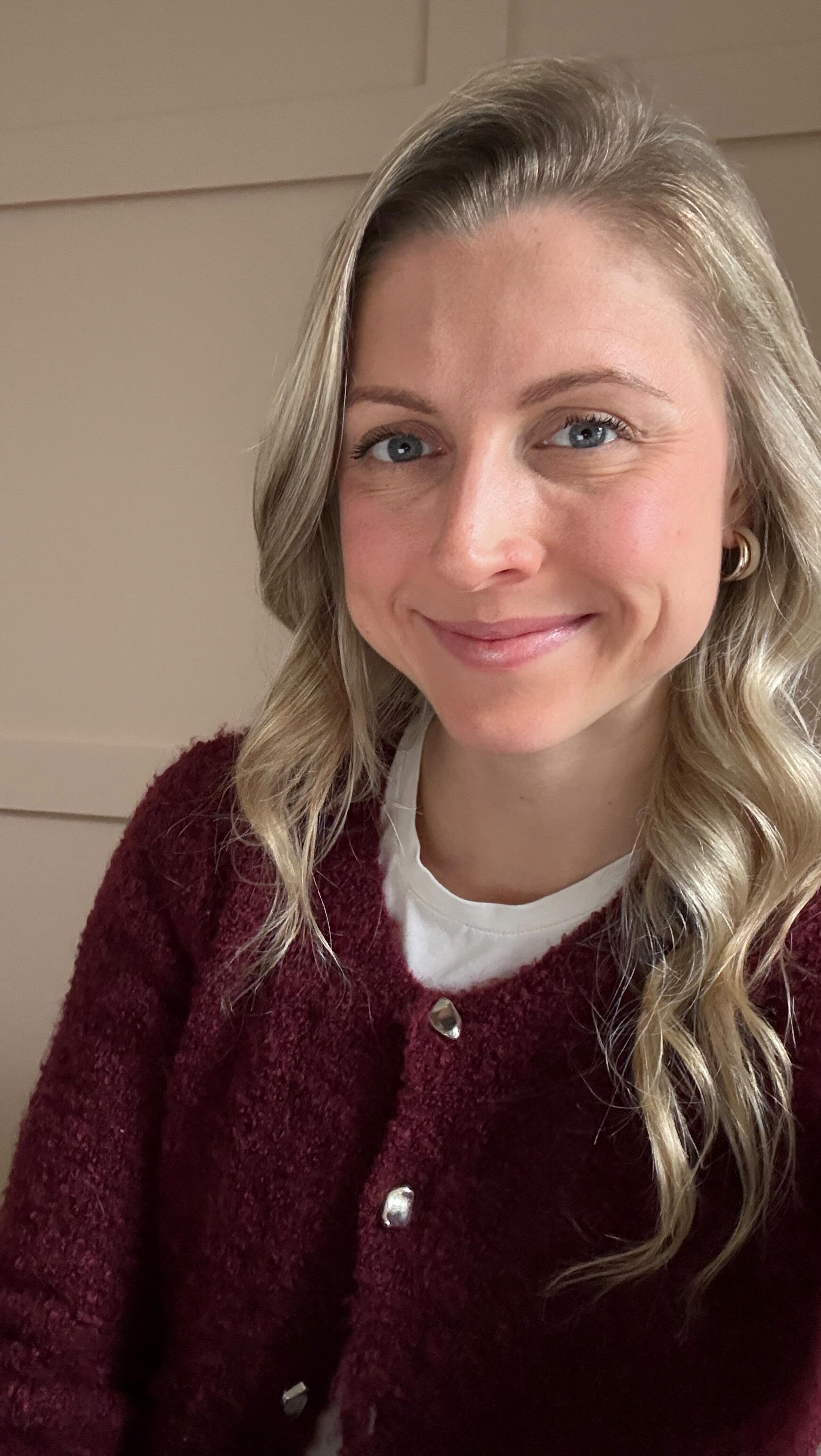 Thinking of selling your condo? Market trends suggest condo prices might soften further this year. If you’re planning to sell in the short term, now is a great time to start planning!
On the other hand, if you can hold off until 2029 or 2030, you’ll likely see a more positive growth in prices. Let’s chat about your options and make the best plan for your situation! 📈