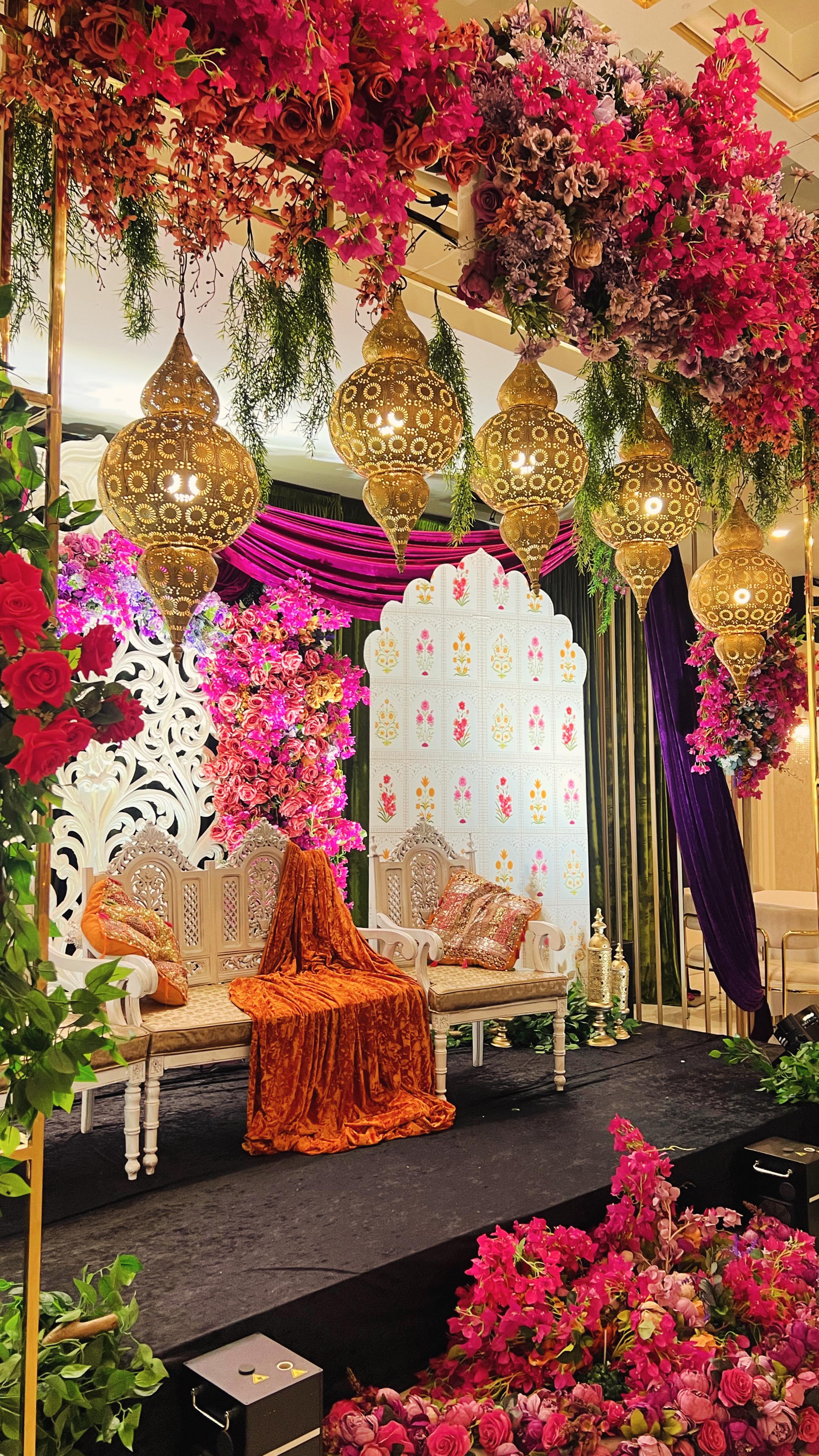 Bringing colours and warmth together with custom vinyl, morrocan chandeliers, & florals for this dreamy Mehndi decor ✨
Decor: @rubysdecor
Venue: @opalpalace.ca
#wedding #weddinginspiration #weddingideas #weddingdress #weddings