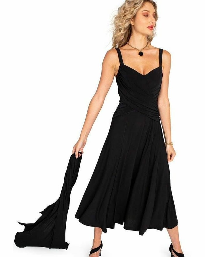 Everyone needs a little black dress! Limited stock now available at Anna's Boutique. #proudlysouthafrican🇿🇦 #fashion #boutique #