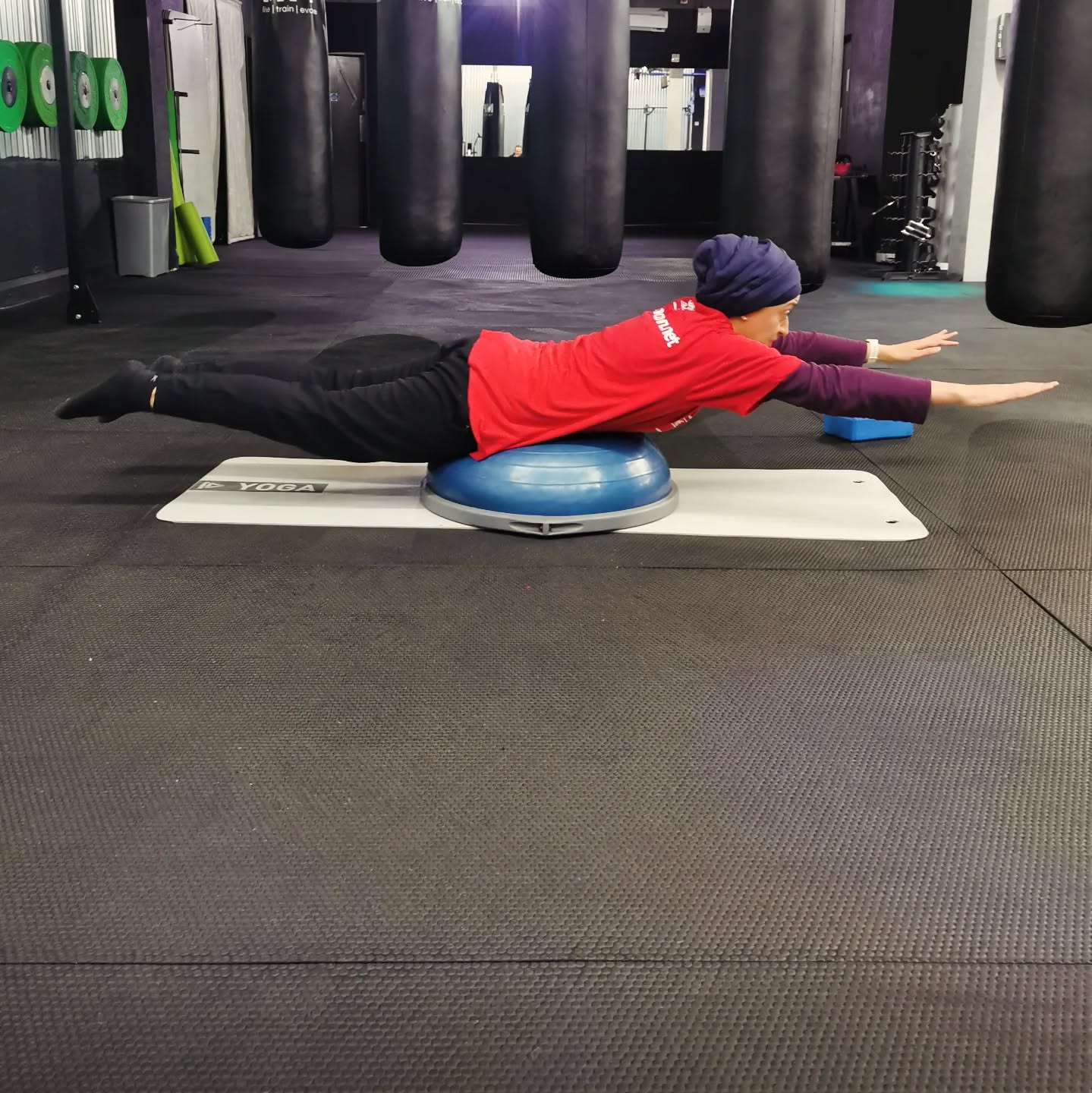 Back extensions on the Bosu Ball!!
🏋🏻♀️
#mastermindframes #personaltrainer #stretchcroydon #functionalfitness #functionaltraining #pilates #calisthenics