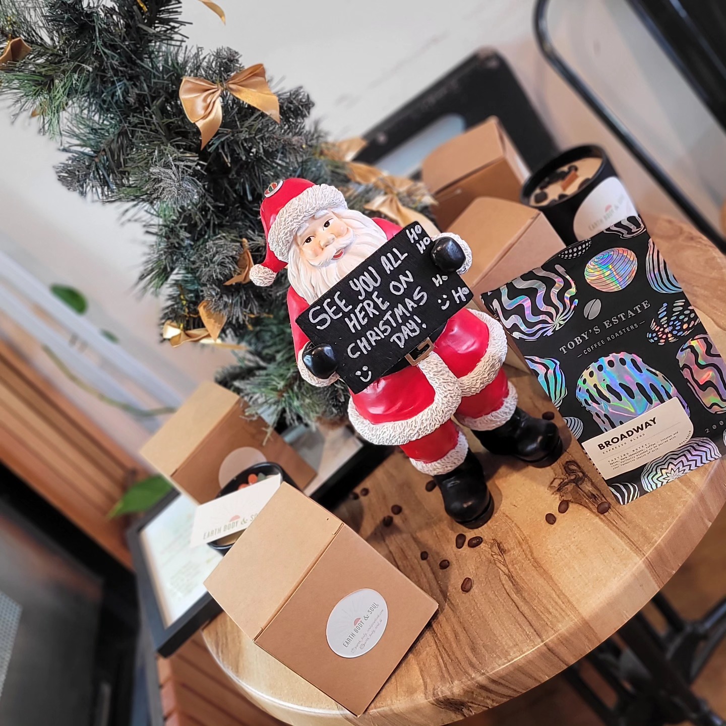 Spreading beans of Love This Christmas 😊😊 .
We are open usual hours 5:30am -3:00 everyday.
We wish you all safe and Merry Christmas.
Thank you for the ongoing support..
See you all.
#supportsmallbusiness