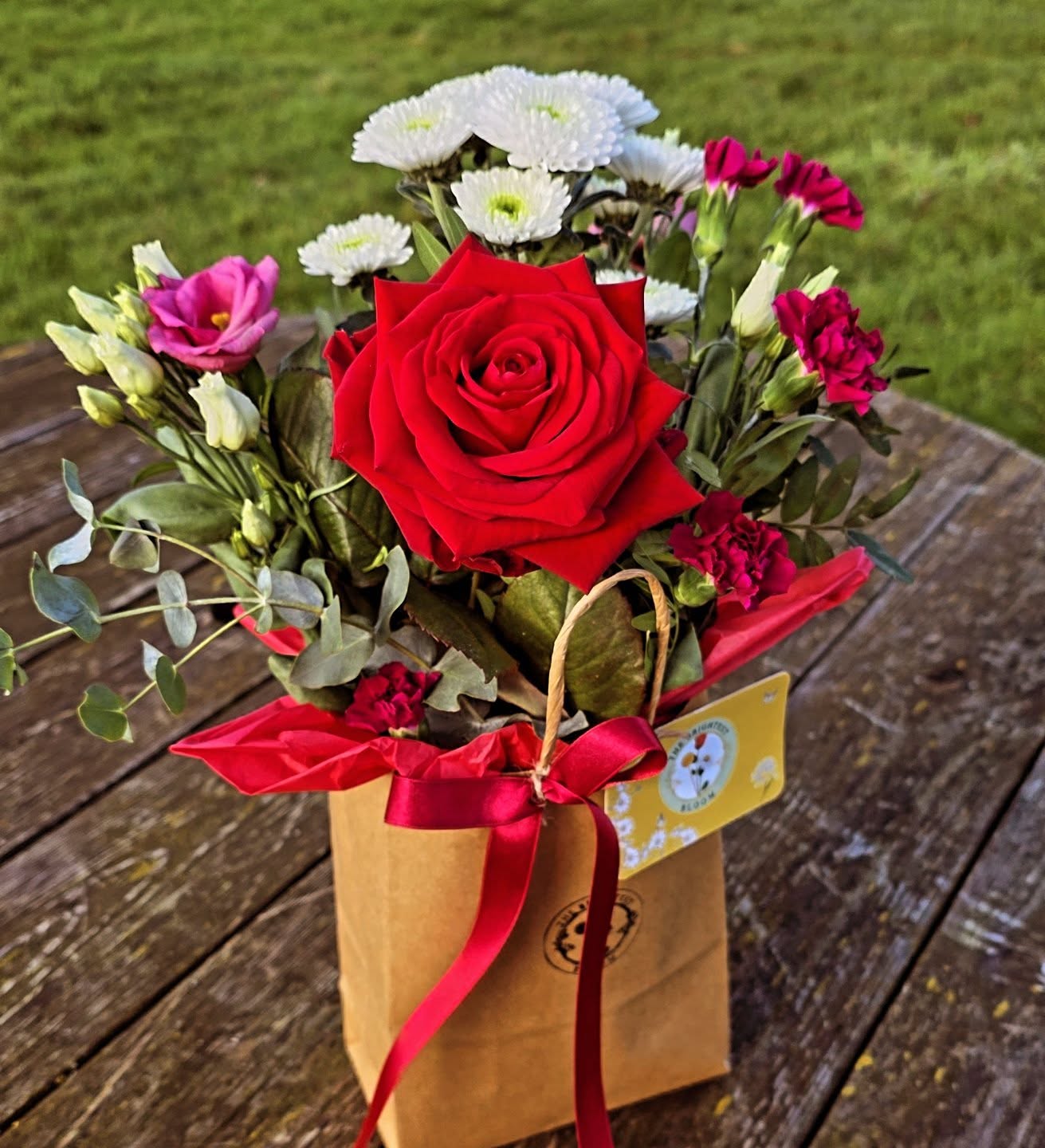Valentine's Day don't always have to be expensive.
Our Valentine's Posy Bags are £20.
Will be available to order online soon!
#flowersforvalentines #floristnearme #floristburntwood #floristtamworth