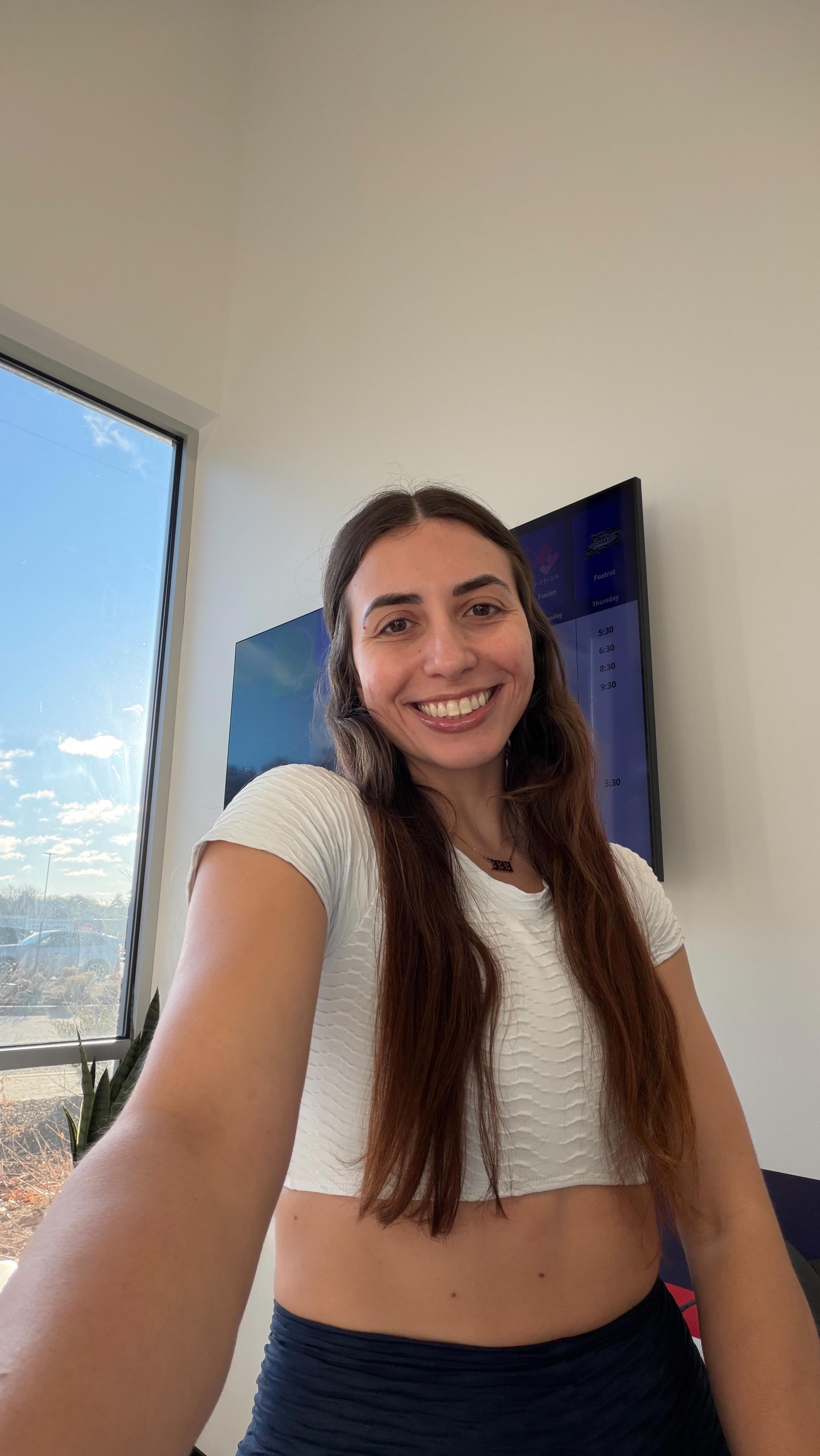 Don’t forget to warm up!!!
I’m definitely guilty of sometimes jumping into a workout without one… & let me tell you, you can feel the difference.
How it helps:
❌ Gets your blood flowing
❌ Loosens muscles & joints
❌ Prepares your body for movement
❌ Helps prevent injury
❌ Gets you mentally ready for your workout
Just a few minutes makes a big difference, your body will thank you!
#hyroxworkout #warmup #strengthtraining #cardiotraining #enginebuilding