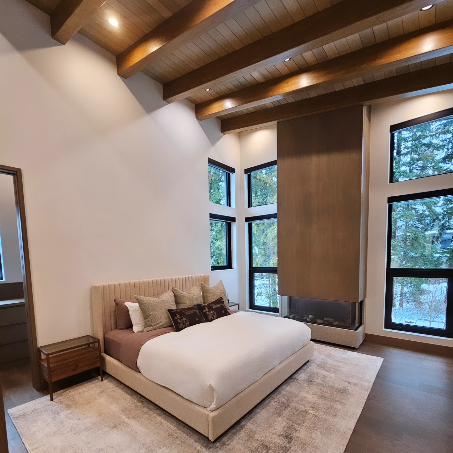 Amazing master bedroom in our recent new build paint job with @whistlerbuilder
#whistlerarchitecture #whistlerinteriordesign #whistlerpainters #seatoskypainters #durationmatte #sherwinwilliamswhistler #cbrproducts #broda #woodluxe @mountainpaintwhistler