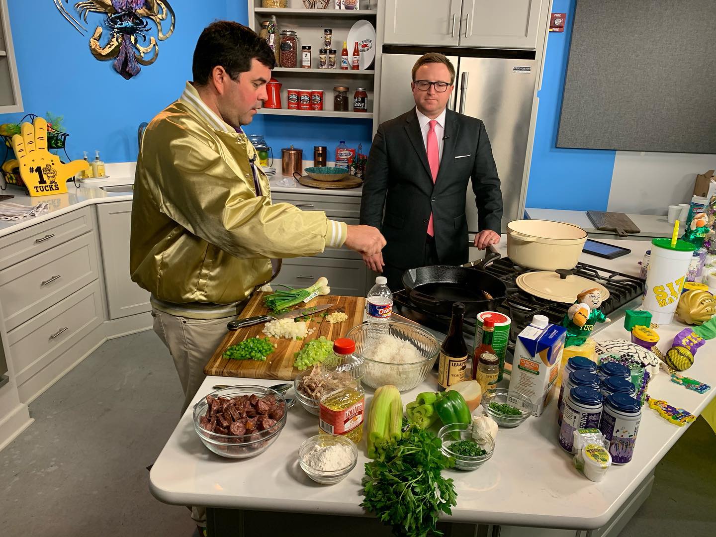 Brad Frischhertz Cookin’ up some gumbo with @fox8nola WVUE on the morning show!
.
.
Can’t you smell the roux?!?! 🤤
.
.
#MardiGras #Carnival #NewOrleans #Nonprofit #TucksFoundation #TucksCharitableFoundation #Nola #NewOrleans #payitforward #community #Love #secondline #ridetheparty