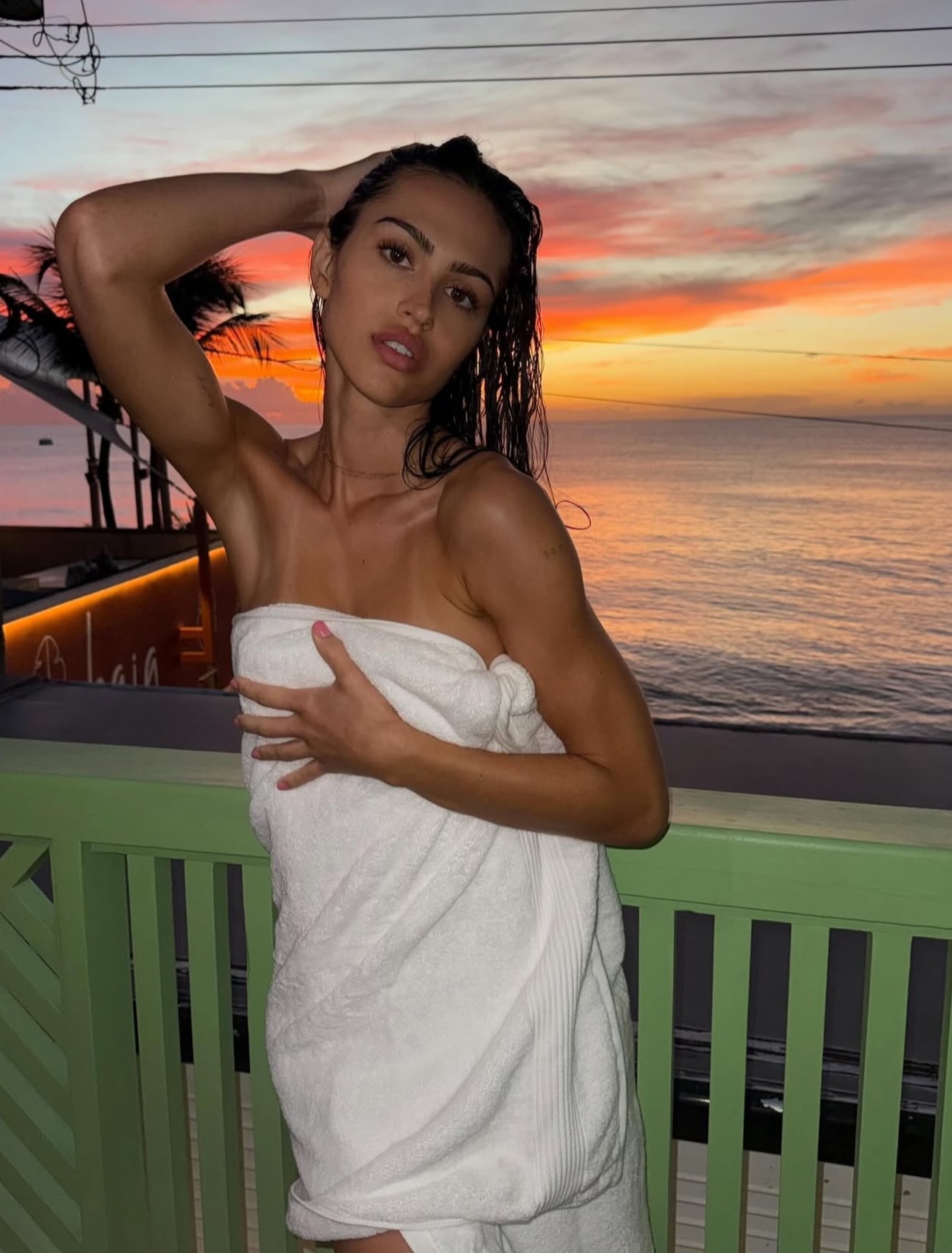 Gotta bring the heat before the snow storm - Amelia Baby Glowing in MSK 🤎✨