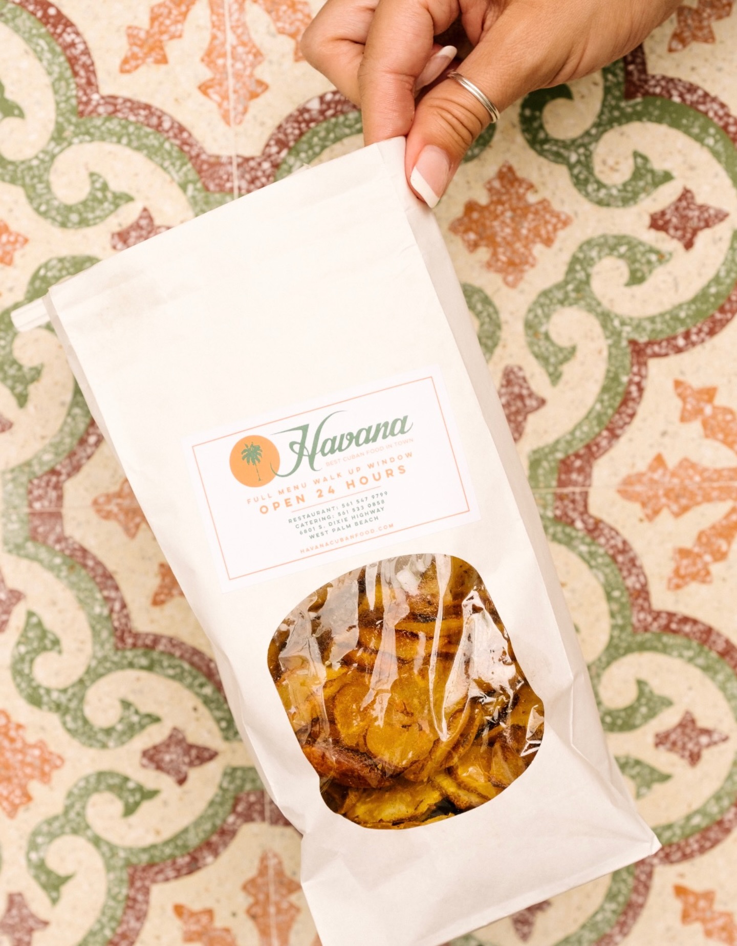 Snack Time!? Freshly made plantain chips with Havana’s house made mojo sauce - delicious!🤤 #havanacubanfood