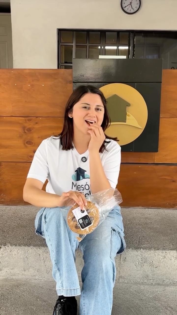 Amor y propósito en cada mordida 🍪💛
Cada galleta del Mesón del Cielo no solo endulza tu día, también ayuda a transformar vidas.
Disfrútalas, compártelas y sé parte de esta historia de esperanza. 💙
Para más información ℹ️ envíanos un mensaje