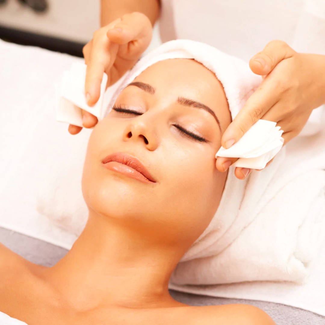 L’Année 2024 sous le signe du Bien-être ✨
Afin de relever les défis de votre quotidien, un rituel de régénération complet s’impose !
Surtout en cette saison où votre peau et votre organisme fatiguent…
Pour commencer de manière simple :
🍹 Une cure IN / OUT est parfaite pour régénérer votre peau mais également votre organisme 💖 Le combo gagnant n’est autre que La Crème Merveille des Landes BIO & La précieuse Klamath BIO le tout est 100% Naturel 🌿
✨La crème va se charger de régénérer votre peau tant dis que la Klamath régénèrera vos cellules…✨
Nous vous en dirons plus sur nos rituels de soins précieux et vos SPA maison !
The Year 2024 under the sign of Wellness ✨
To meet the challenges of everyday life, a complete regeneration ritual is essential!
Especially at a time of year when your skin and body are feeling tired...
Start simply:
🍹 An IN / OUT cure is the perfect way to regenerate both your skin and your organism 💖
The winning combo is none other than French Landes Organic Wonder Cream & Precious Organic Klamath - all 100% natural 🌿
✨The cream will regenerate your skin, while the Klamath will regenerate your cells... ✨
We'll tell you more about our precious skincare rituals and your in-house SPA!
#année2024 #resolutions #happynewyear #year2024 #soindepeau #skincare #skincareroutine #ritüel #cosmetiquenaturelle #cosmetiquesnaturels #cosmetiquebio #curebienêtre #welness #bienetre #regeneration #antiage #regenerationexpert #klamath #produitduterroir #terroirfrançais #cosmetiquefrancais #phytotherapie #aromatherapy #aromathérapie #phytotherapy #phototherapie #herboristerie #naturare #naturarebio #naturarefr