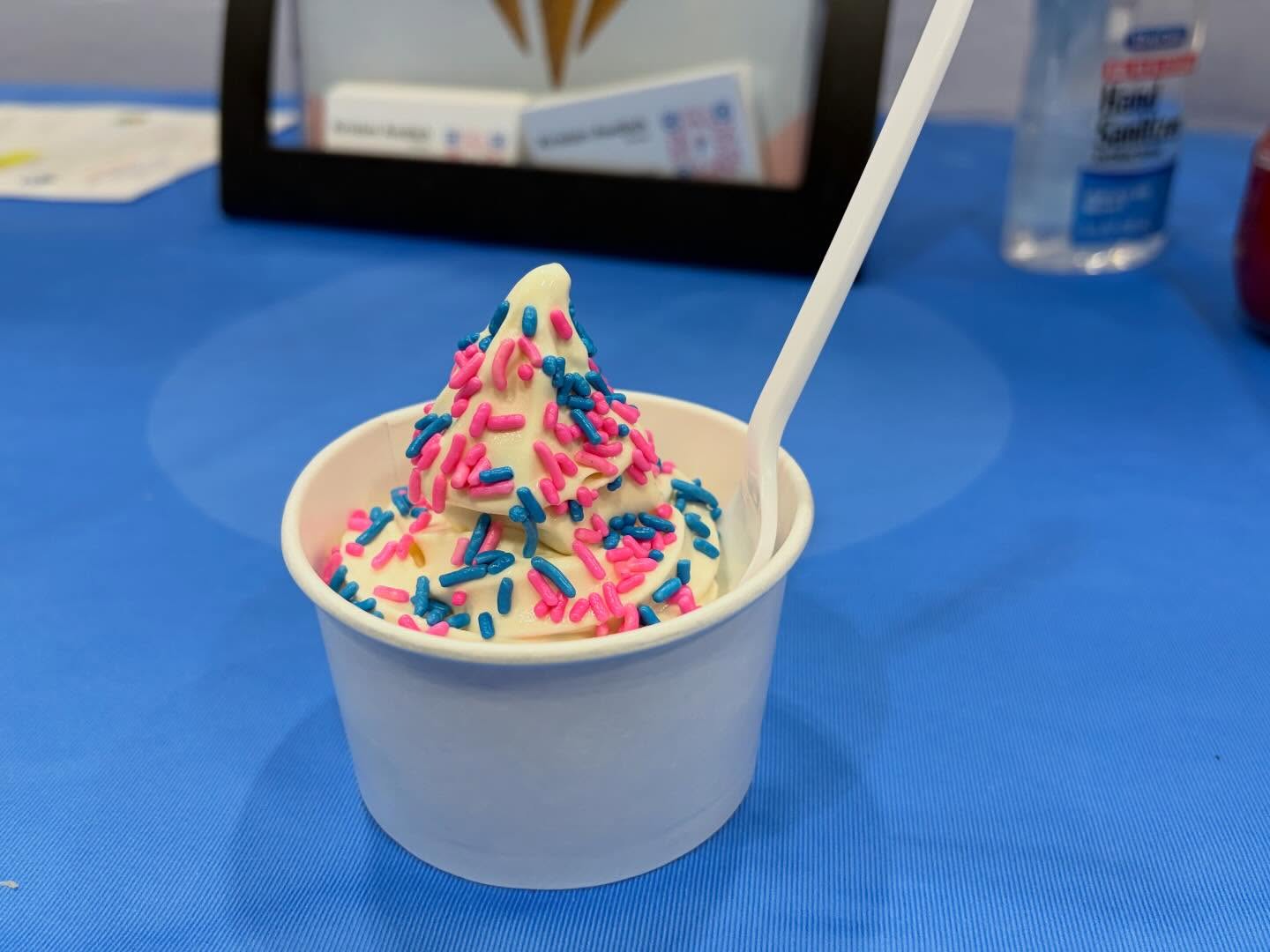 Good morning Battle Creek! Today we’re at the GLICFFA show at Kellogg Arena featuring delicious samples of our Chocolate Frostyogurt, Vanilla Classic Custard, our Frostyogurt Smoothie & Shake mix, and mango and strawberry Frosty Ice slushies! Looking for a fun way to spend this chilly Friday? Swing by and say hi, we’d love to chat! #softserve #frozenyogurt