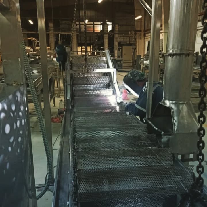 🧰 Mantenimiento correctivo de paletas inoxidables en freidora industrial.
#mantenimiento #industria #industriaecuador #inox #ingenieriaecuador #SkcIngenieria