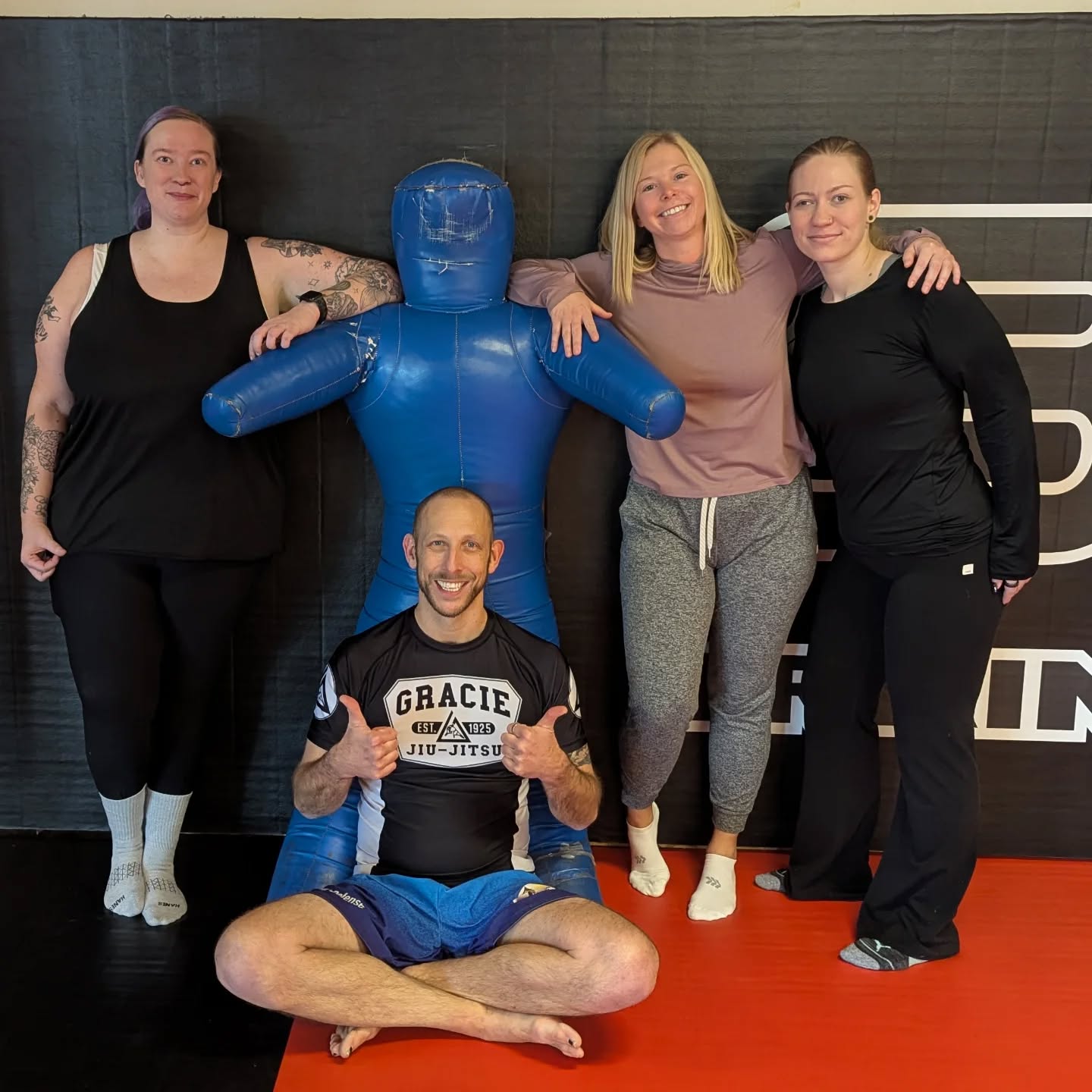 Champions! Second round of my new friends coming in for a group class. Thanks for letting me be your teacher today!
#303tc #traumainformed #flowstate