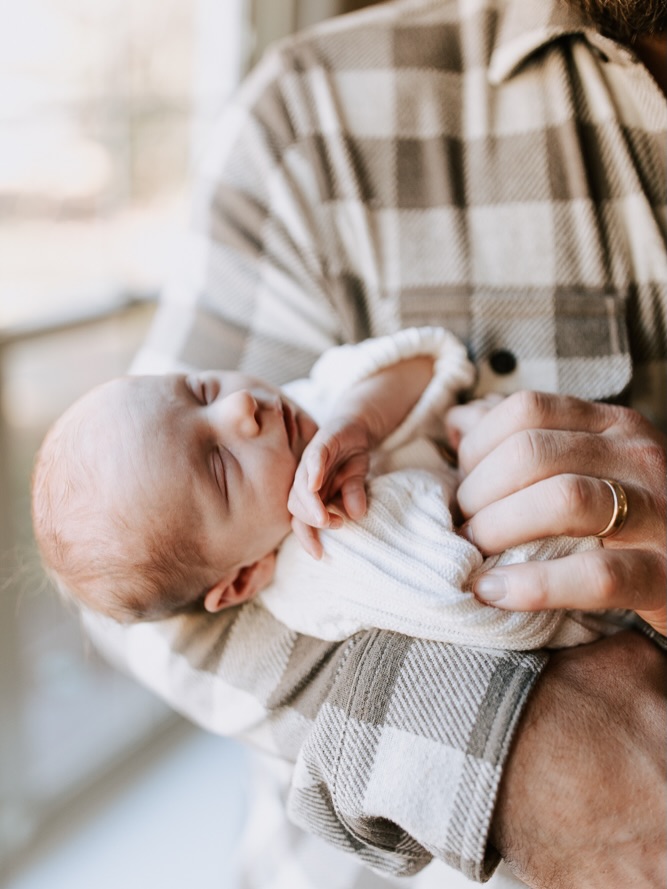 My first newborn session of the year was a sweet one, with this family welcoming baby number 4! They have boy, girl, girl, boy which is the same order as our family. Yay for bookend boys!
If you are expecting this year, now is the time to book your session. I recommend booking somewhere between 12-20 weeks as I only have availability for limited number of newborns a month to leave flexibility for when babies arrive.