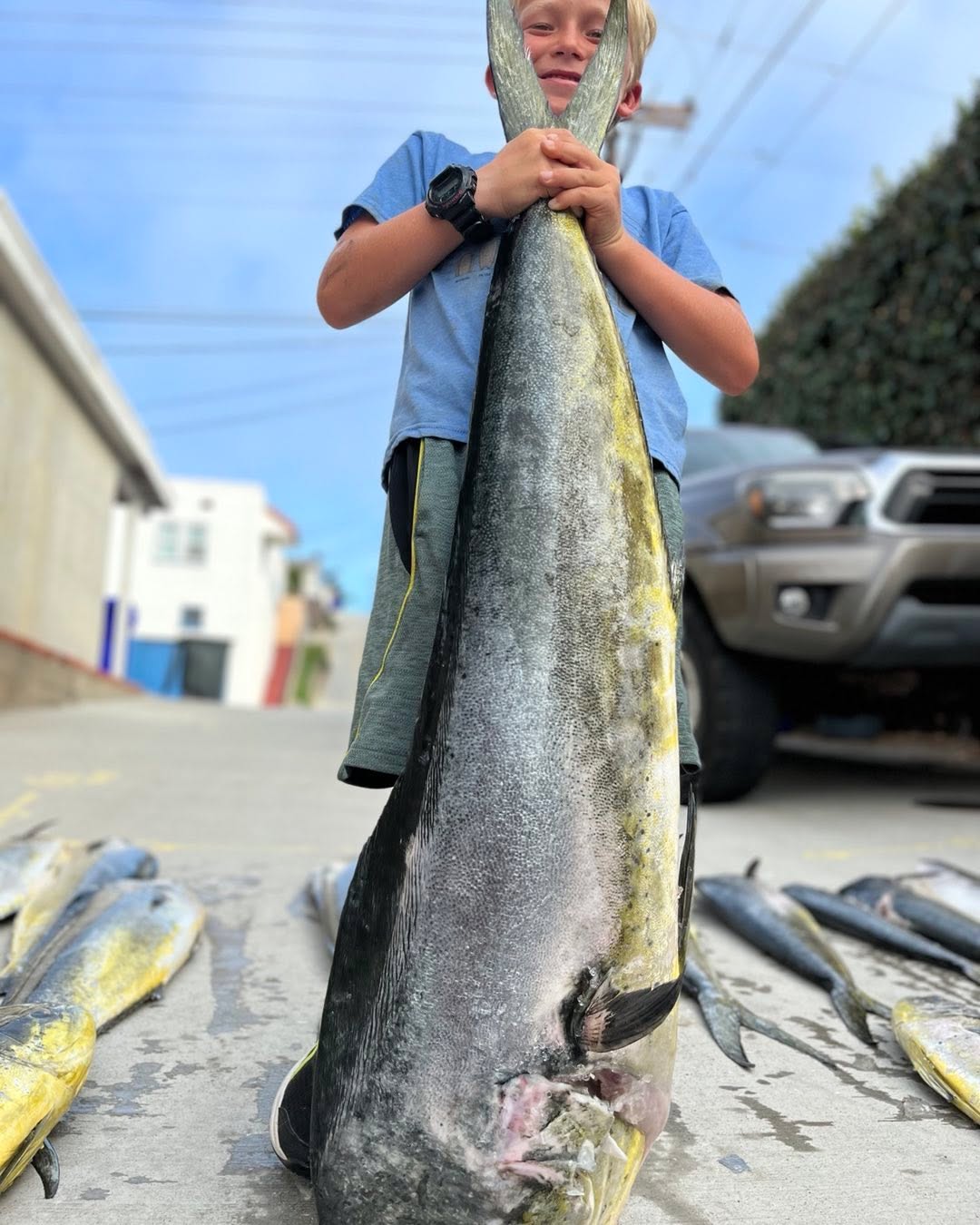 Sushi Assassin Partner Mr. Mays’ son Ryker with his dads catch of the day ! Fishing is in our blood and we pass it on the future generations!
#sushi
#catering
#lifestyle
#culture
#sandiego
📸@thefish1nonly