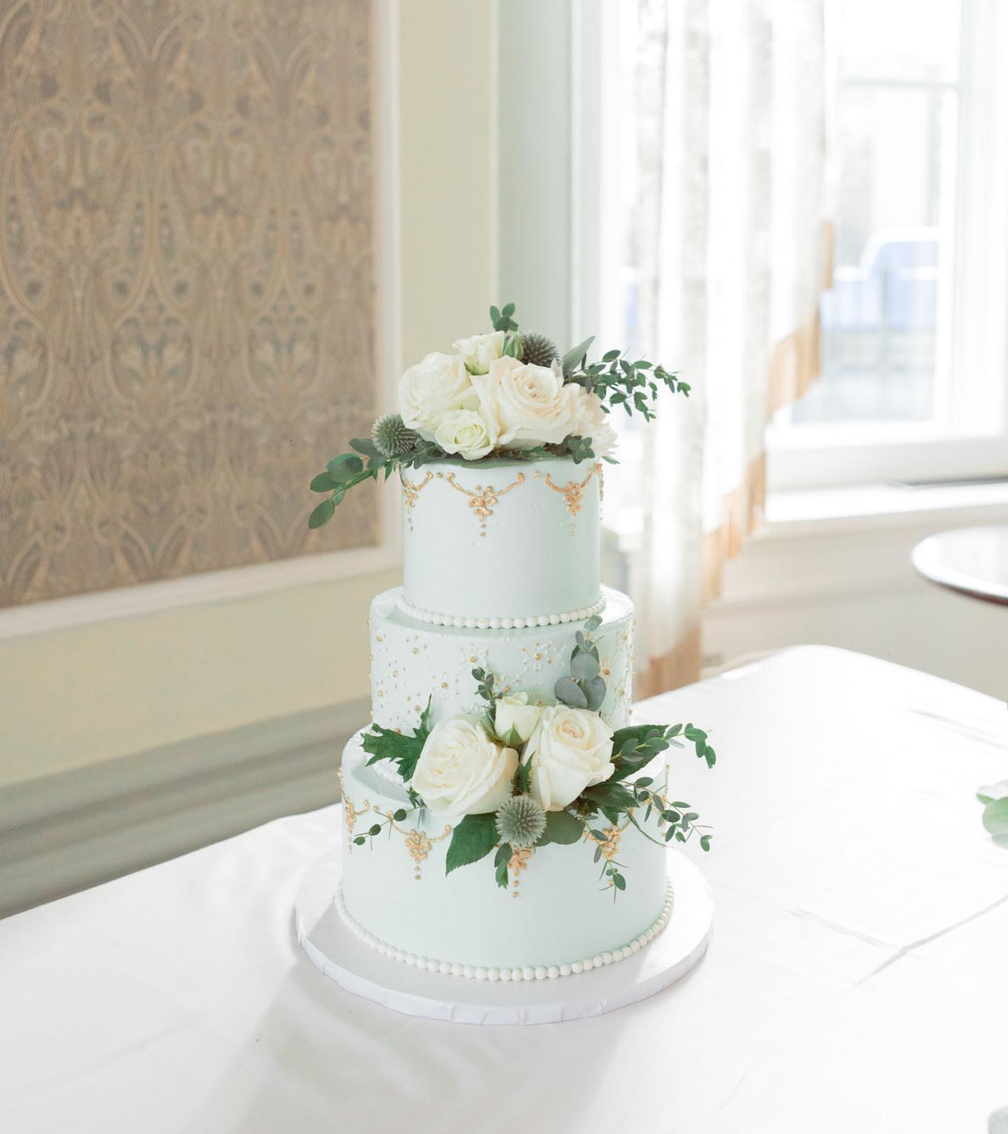 Cake or no cake? This is the question that comes up with a lot of our couples.
As a sweets lover, if you ask me, cake is always the answer, especially when it’s as stunning as this!! But, I see a lot of couples getting whole cakes, and I secretly cry a little when I see pieces sitting out uneaten and eventually getting thrown away.
Some tips on how you can have your cake, and eat it too 🎂:
💫 if your buffet or meal already includes dessert, opt for a small ‘cut cake’ or a cake that will only serve about 1/3 of your guests. Or, serve a full wedding cake as the main dessert.
💫 if you have a tiered cake, ask the baker to include a takeaway box with delivery, or pick one up in advance, and take the top layer home for the day(s) after the wedding when you’ll have more time to enjoy it!
💫 finally, this may be opinion vs. fact, but buttercream cakes get eaten more than fondant!
Are you a wedding cake lover like me? Let me know in the comments below!
Cake Designer: @theartofcakeyeg
Photographer: @yanainmoments
Florals: @bestbudsflower
Venue: @fairmontmac
.
.
.
.
.
#cakeinspo #yegweddingcakes #weddingcake #buttercream #weddingdessert #cake #cakelover #beautifulcakes
#cakelover #weddinginspiration #weddings
#weddinginspo #yegwedding #yegweddingplanner