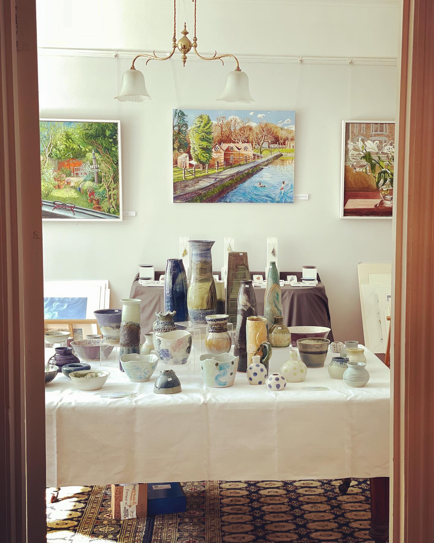 Back at the Red House today for @artinjunekent, enjoying the art, the weather, the dogs, the parrot, the rheas… #artinjunekent #openstudios #countrysideartist #countryliving #countrylife #hensofinstahram #countryart #originalart #inspiredbynature #countrydecor #countryhomesandinteriors #countrygarden #art #illustration #wildlifeart #animalart #prints #cards #greetingscards #artiststudio #countryside #farmlife #houseinthecountry #illustrator #artist #countryhome #painting #watercolours
