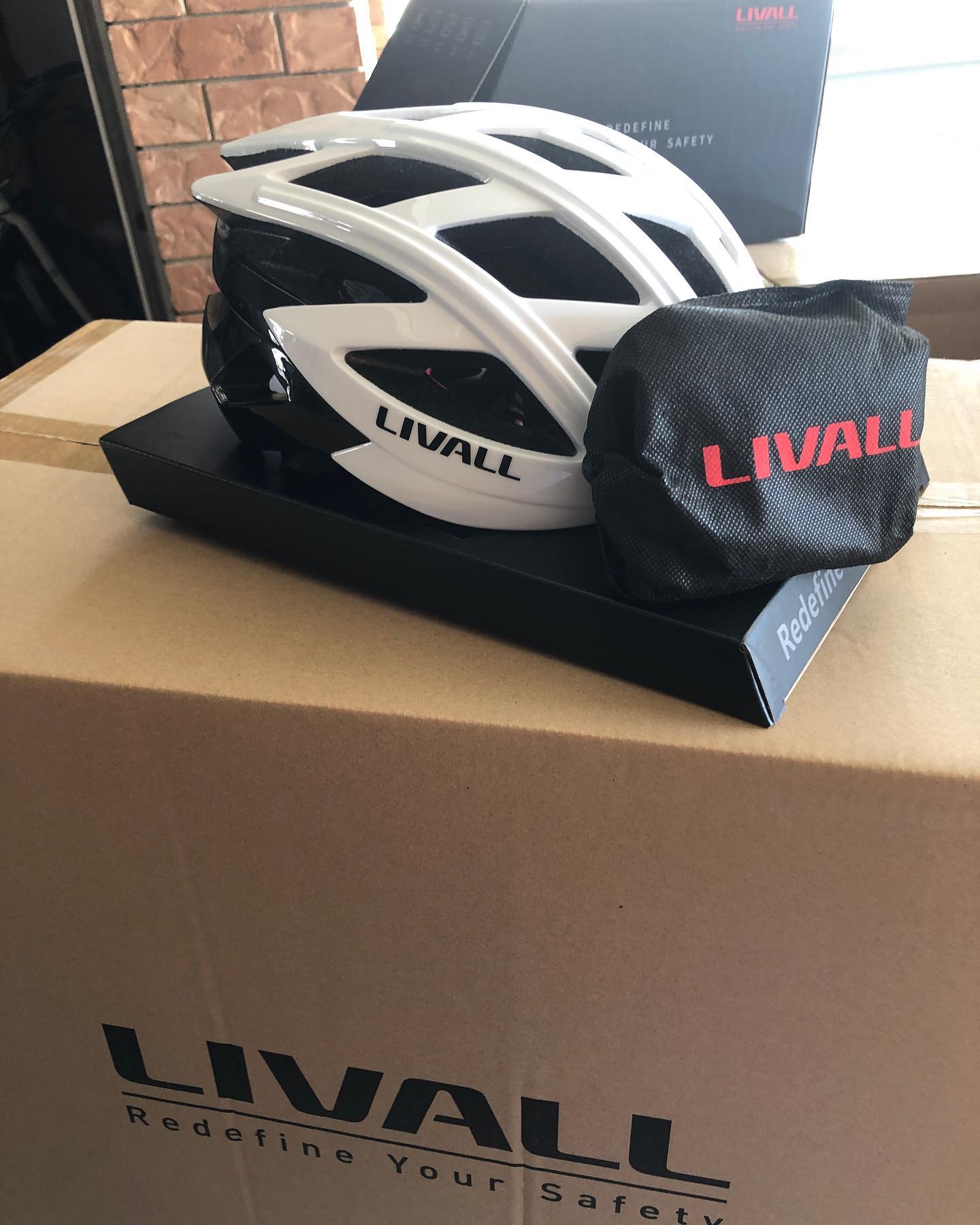 LIVALL BH60SE NEO arrived!!! Comes in black and white!! Order now. #cyclingaustralia #melbournecycling #brisbanecycling #bicycle_qld #bicyclensw #brisbanecyclist
