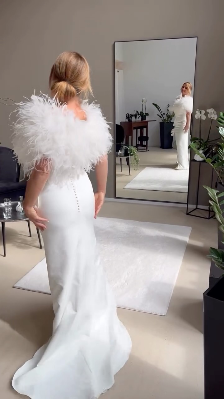 Unterschiedliche Styles - unendliche Möglichkeiten! 💕
Deine Anprobe auf www.carolinaryf.ch buchen 🥂 (Link in Bio)
#brautkleid #weddingdress #bridetobe #zurich #carolinaryf