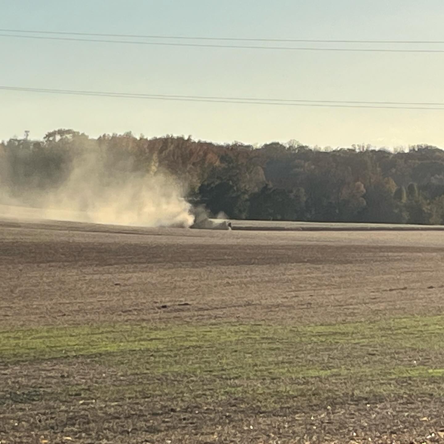 There is a tractor in there somewhere. The lack of rain this fall has made harvesting so dusty.
#roundtreefarmgreenhouse #farmlife #fall #harvest