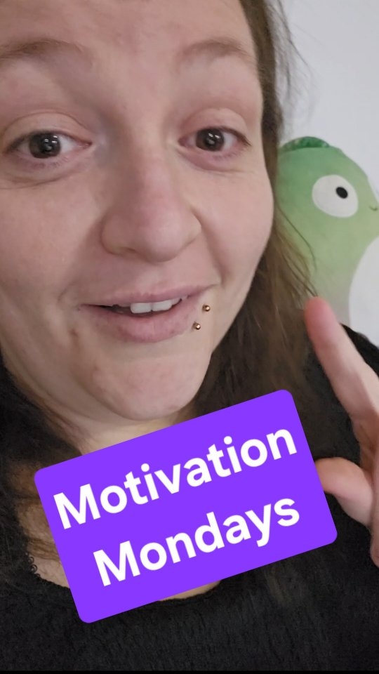 Today's post is all about that 'Positive Mindset'.
How many times can I say the word positive?!
👇 Summary of my thoughts below 👇
- Even if it feels cringe, choosing positive self-talk can genuinely support progress.
- Think in the present tense: saying “I am stronger / I am active / I am healthier” helps you believe change is happening now, not someday in the future.
- Your brain looks for proof of what you believe. If you believe you’re improving, your brain starts finding evidence to support this.
- Negative self-talk reinforces quitting. Repeated “I can’t” thoughts train your brain to find reasons to stop, not reasons to continue.
- Small mindset shifts makes progress feel more possible.
Let's rewire our thinking towards progress instead of problems.
#MotivationMonday
#Mindset
#WeightLossJourney
#LifestyleChange
#WeightLossMotivation