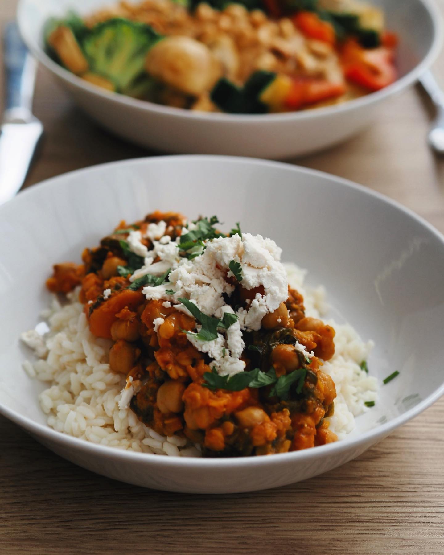 KICHERERBSEN CURRY
Unser Kichererbsen Curry bekommt ihr bei uns To Go im Weckglas oder zum Genießen vor Ort auf einer Süsskartoffel oder Reis. Was würdet ihr wählen?
#kichererbsencurry #nextinbonn