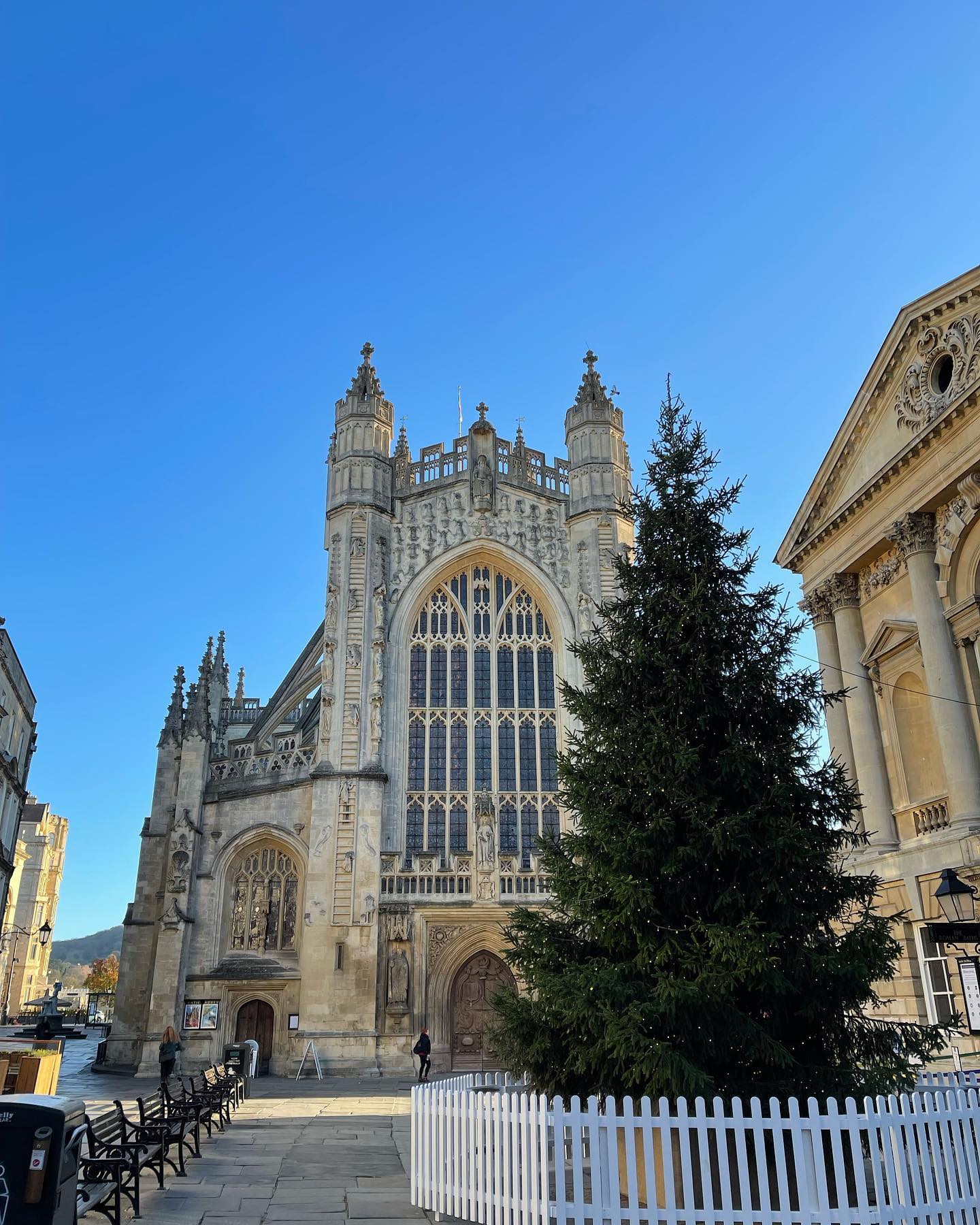 What a stunning sight. Just love Bath Abbey at Christmas.