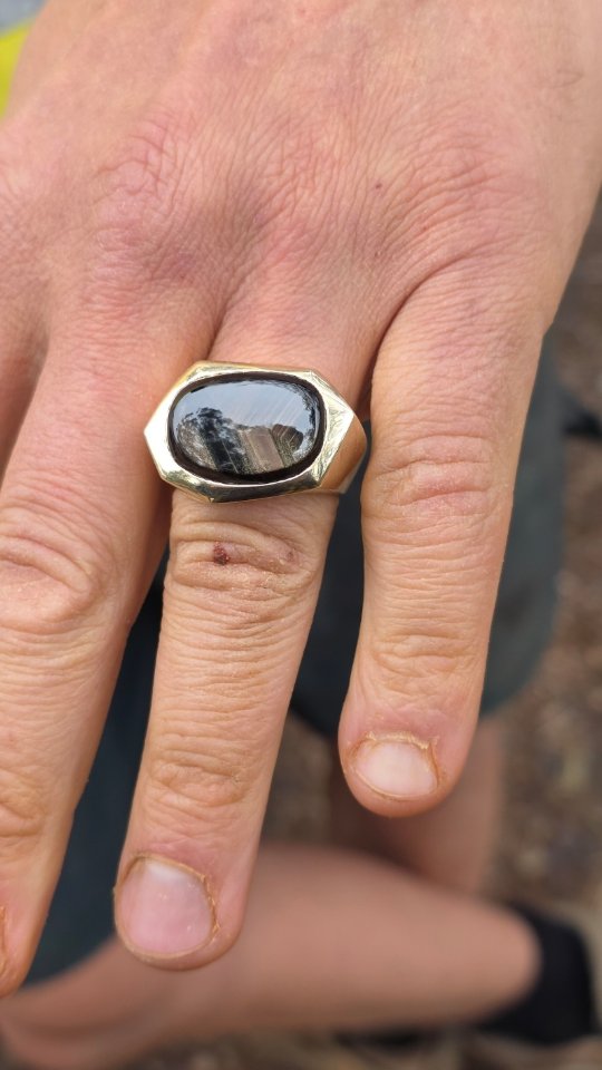 Knuckle duster!
Designed in wax, this heavy mens wedding ring was a blast to make for a great friend! Handcrafted in 9ct gold and set with a massive 37ct Australian Bronze sapphire showcasing a completely unique picture painted by mother nature.
To view our available Sapphires, Fine Hand-made jewellery and Custom designing- DM, email sales@thehouseoffacets.com.au or visit our website to book an online or in-person appointment today
www.thehouseoffacets.com.au
#mensring #sapphirering #starsapphire #sergeantstripes