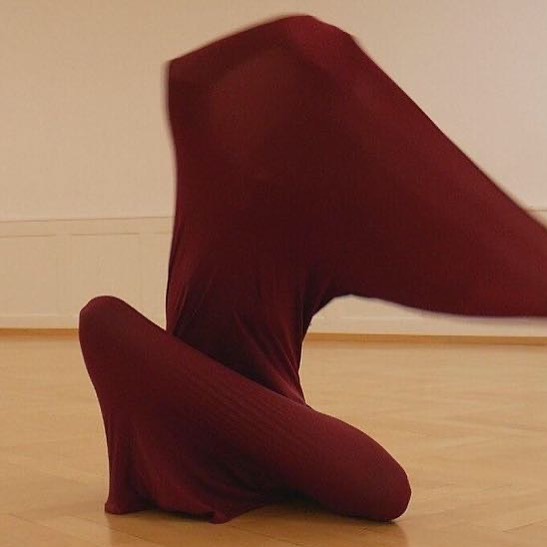 V E R S T E C K T • P E R F O R M E N
Die le bonbond Tücher können nicht nur aufgehängt werden als Schaukeltuch, sondern auch für kreativen Ausdruck für die Familie, im Theater oder Tanz genutzt werden. Hier sieht man die Spezialgrösse You. Das Verstecken im Tuch ermutigt Menschen zu performen, denen es sonst zu ausgestellt ist. 🤩🤩 Komfortzone erweitern 🥳🥳
Schaukeltücher findest du im Shop
>> Größe YOU auf Anfrage erhältlich
#kreativ #expression #elasticfabric #hiddenperformance #confortzone #enlargementconfortzone #theatre #dance #contemporarycircus #organicform #mummenschanz #esthetic #schaukeltuch #therapieschaukel #lebonbond #erlebnistuch #smallbusiness #switzerland #sustainablefabric #econyl® #recycledgarbage #recycledoceanplastic #madeingermany #madeineurope