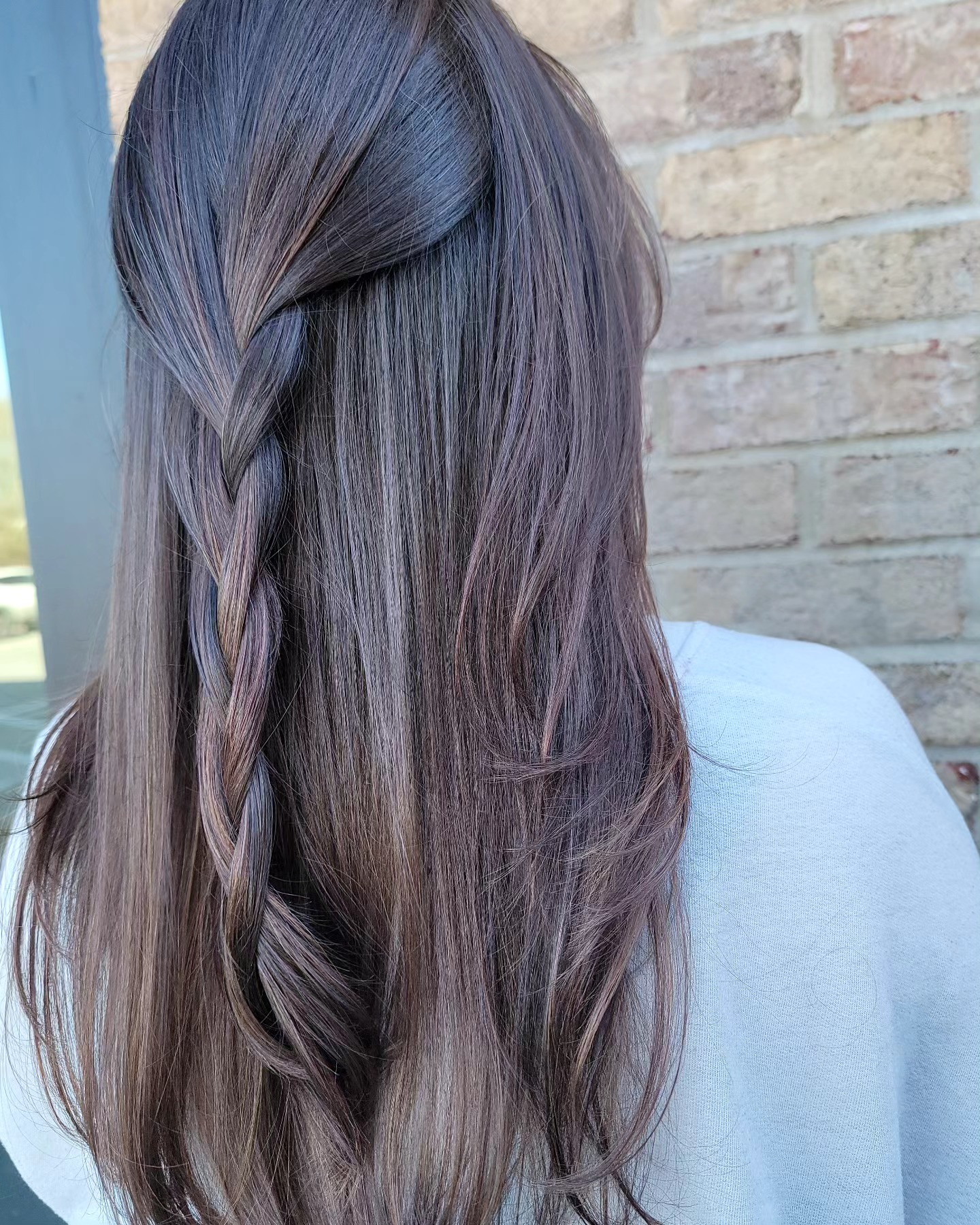 The richest chocolate brunette 🤌
I talked my client into letting me play around with her usual toner refresh formula, and we were obsessed with the results.
I added just a little pinch of red to her formula to give it the richness I felt it was missing, and I think this will now be her new go to!!
Don't be afraid to play around with your colors ladies, you never know what could be your new favorite ❤️
.
.
.
.
.
.
.#clthairstylist #monroehairstylist #indiantrailhairstylist #charlottevivids #monroehairsalon #indiantrailsalon #indiantrailhair #indiantrailvivids #matthewssalon