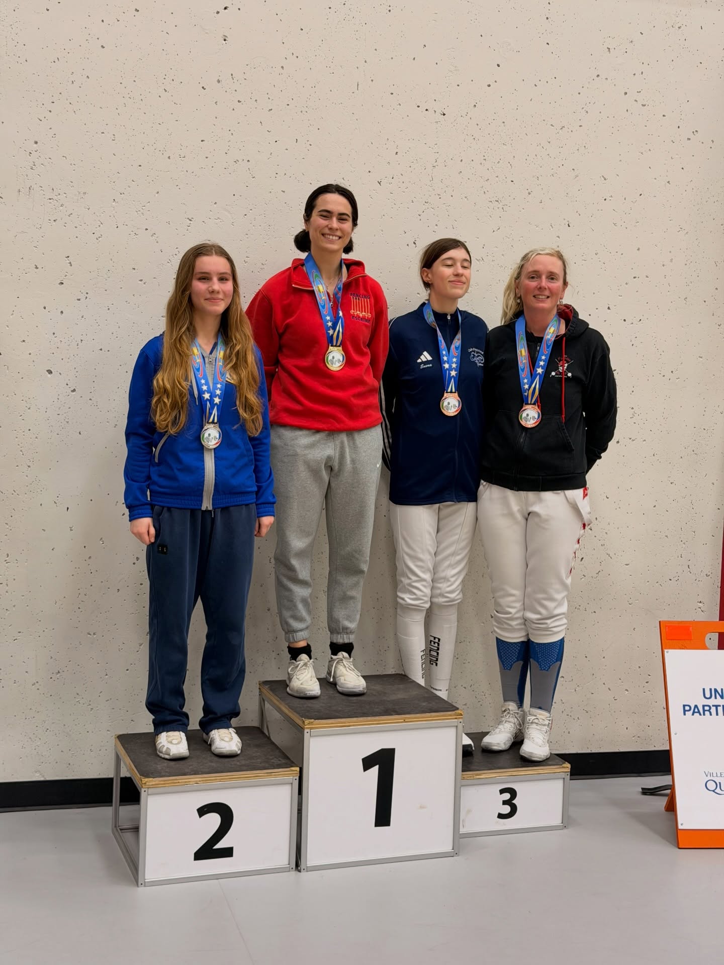 What a weekend in Québec City! 🤺
Huge congratulations to our EMR fencers who delivered incredible performances at the provincial tournament hosted by STH — thank you for welcoming the fencing community and running a great event!
🏅 Margherita Calderaro — Gold, Senior Women’s Épée
🥉 Prune Huguet — Bronze, AAA Mixed Foil
Wheelchair Épée Highlights:
🥇 Martin Cuenot — Gold, Mixed Wheelchair Épée
🥈 Jason Harel — Silver, Mixed Wheelchair Épée
A special moment on the piste, with Jason fencing in a style inspired by his early coaching roots — Sylvie Morel — a meaningful nod to where it all began. Thank you as well to the wheelchair fencing organizers and athletes for the warm welcome and great spirit on and off the piste.
Veteran Category Standout:
🏅 Siobhan Moss delivered an incredible triple podium performance:
– Gold, Vet -60 Women’s Foil
– Silver, Vet -60 Women’s Sabre
– Silver, Vet -60 Women’s Épée
Honourable mention to Dmitry Mikhaylov for a strong 5th place finish in AAA Men’s Épée — just outside the podium after great fencing.
——
Quel week-end à Québec! 🤺
Félicitations à nos tireurs EMR pour leurs superbes performances lors du tournoi provincial organisé par @escrime.sth — merci pour l’accueil et pour l’excellente organisation de l’événement!
🏅 Margherita Calderaro — Or, Épée senior femmes
🥉 Prune Huguet — Bronze, Fleuret AAA mixte
Temps forts en épée fauteuil roulant :
🥇 Martin Cuenot — Or, Épée fauteuil roulant mixte
🥈 Jason Harel — Argent, Épée fauteuil roulant mixte
Un moment spécial sur la piste, alors que Jason a tiré dans un style inspiré de ses premières racines d’entraînement — Sylvie Morel — un clin d’œil à ses débuts. Un merci tout particulier également aux organisateurs et tireurs en fauteuil roulant pour leur accueil chaleureux et leur bel esprit sportif sur et hors des pistes.
Performance remarquable chez les vétérans :
🏅 Siobhan Moss a signé un triplé impressionnant :
– Or, Fleuret femmes Vét -60
– Argent, Sabre femmes Vét -60
– Argent, Épée femmes Vét -60
Mention honorable à Dmitry Mikhaylov pour sa 5e place en épée hommes AAA, tout près du podium après de très beaux combats.