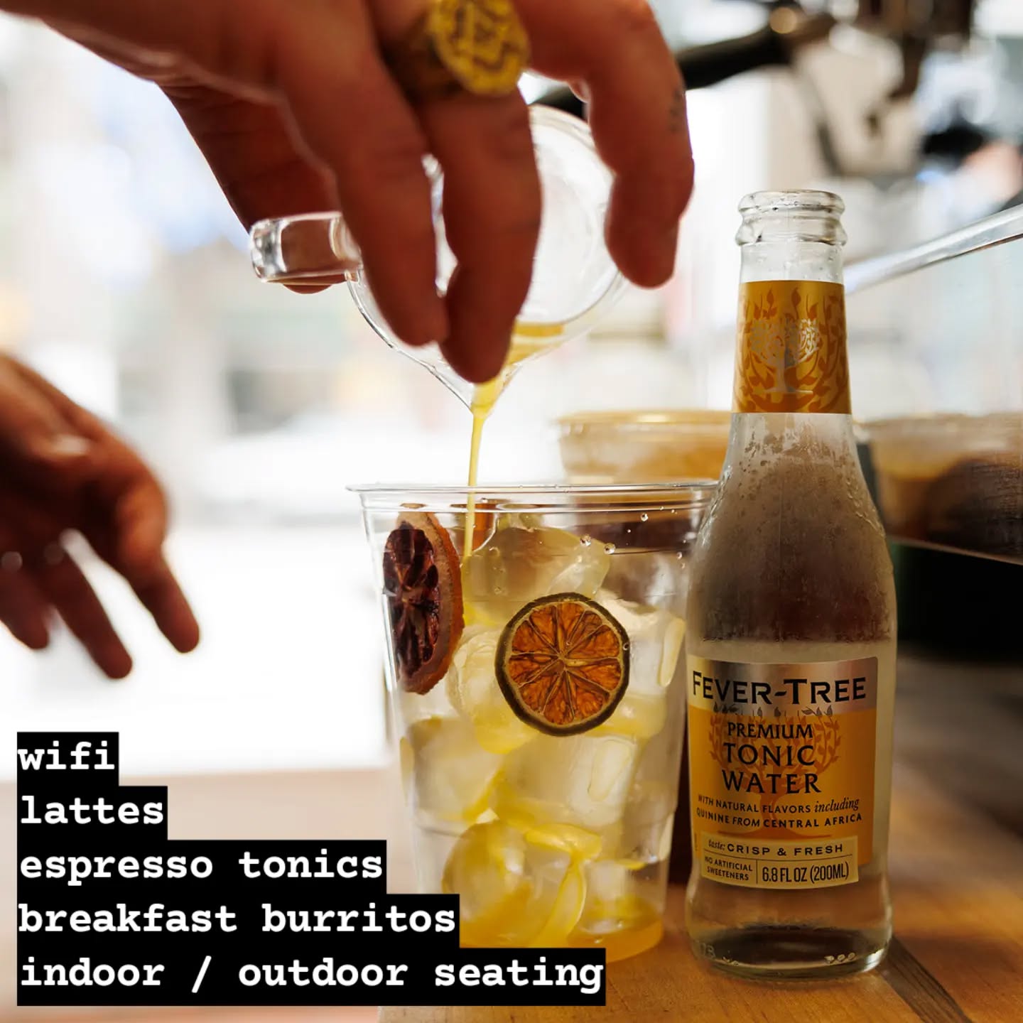 wifi + lattes + espresso tonics + breakfast burritos = great place to hang
not to mention indoor and outdoor seating 😮💨