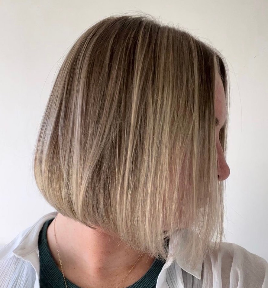 Blonde bob by stylist @idothehair
•
•
•
#smallbusiness #downtownfrederick #frederickmd #fredericksalon #marylandsalon #microsalon #womanowned #behindthechair #oligopro #modernsalon #americansalon #precisionhaircut