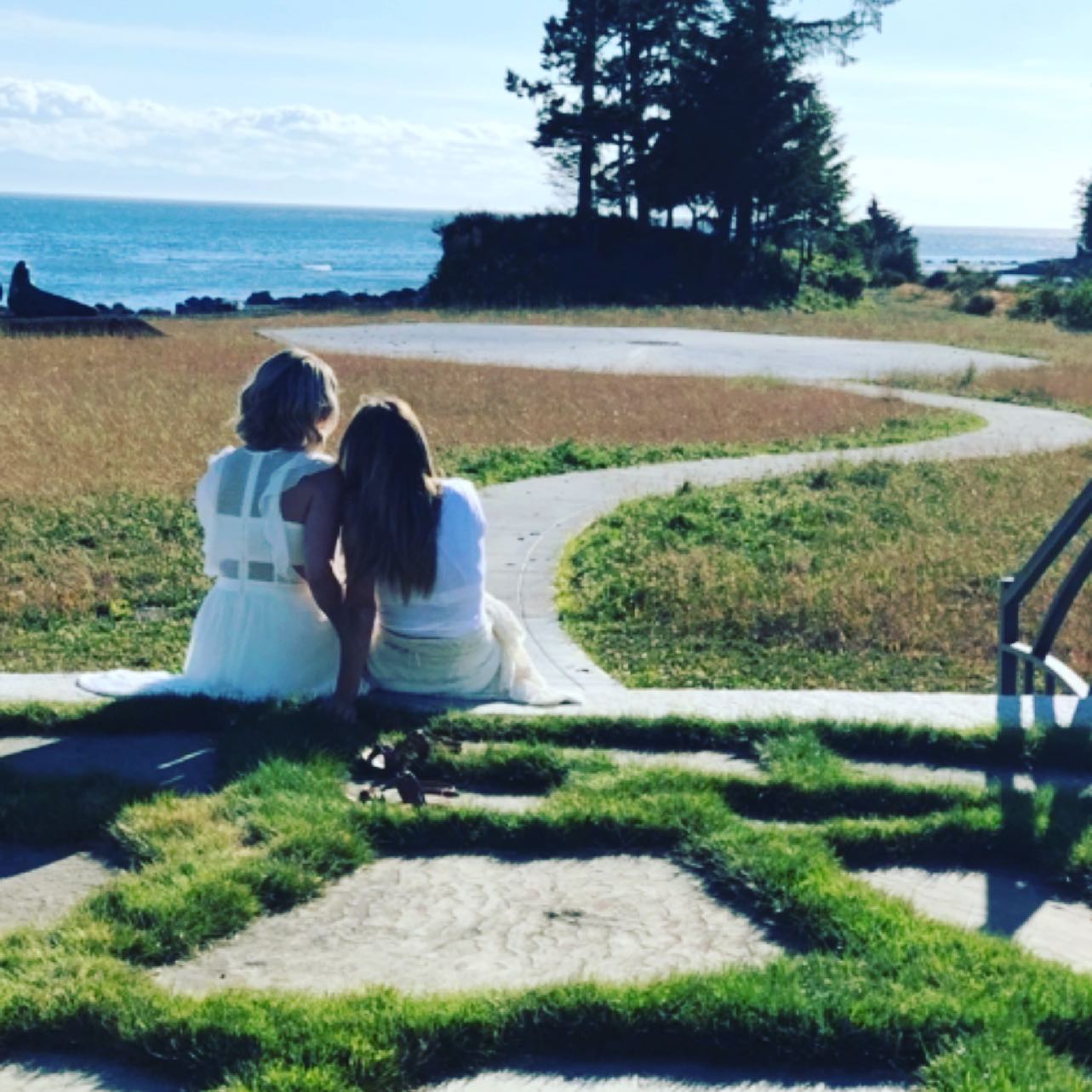 PERFECT SPOT TO PONDER ! Need a getaway? with friends or family? Event or retreat? There is an adventure awaiting you all! #friends #pondering #getaway #travel #islandescape #vancouverisland #birthdayweekend #yourturn #celebrate #makingmemories #staycation #vacationvibes #travelblogger #travelingram