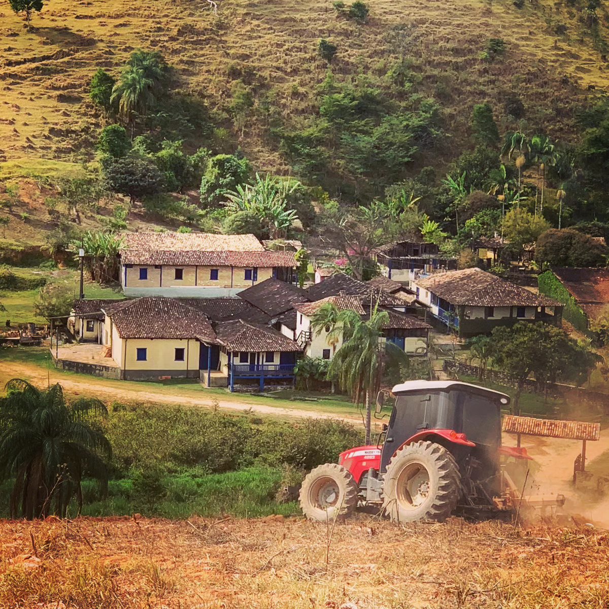 Aração do solo para o plantio de cana na fazenda Germana começou!