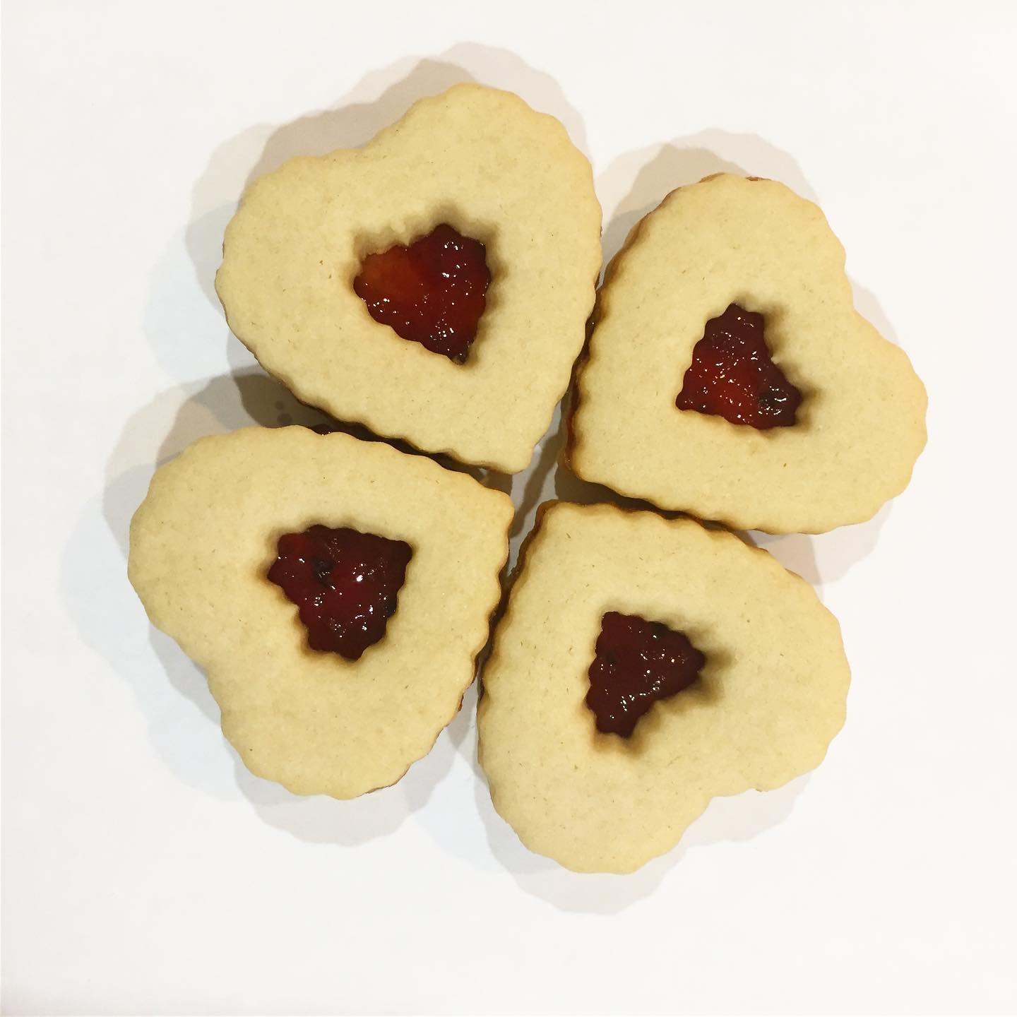 Buttery thumbprint cookies #cookies #buttery #butterycookies #homemade #madewithlove #fourfruitjam #thumbprintcookies #Hallongrotta #heartshaped #cookiegram #cookiesofinstagram #linzercookies