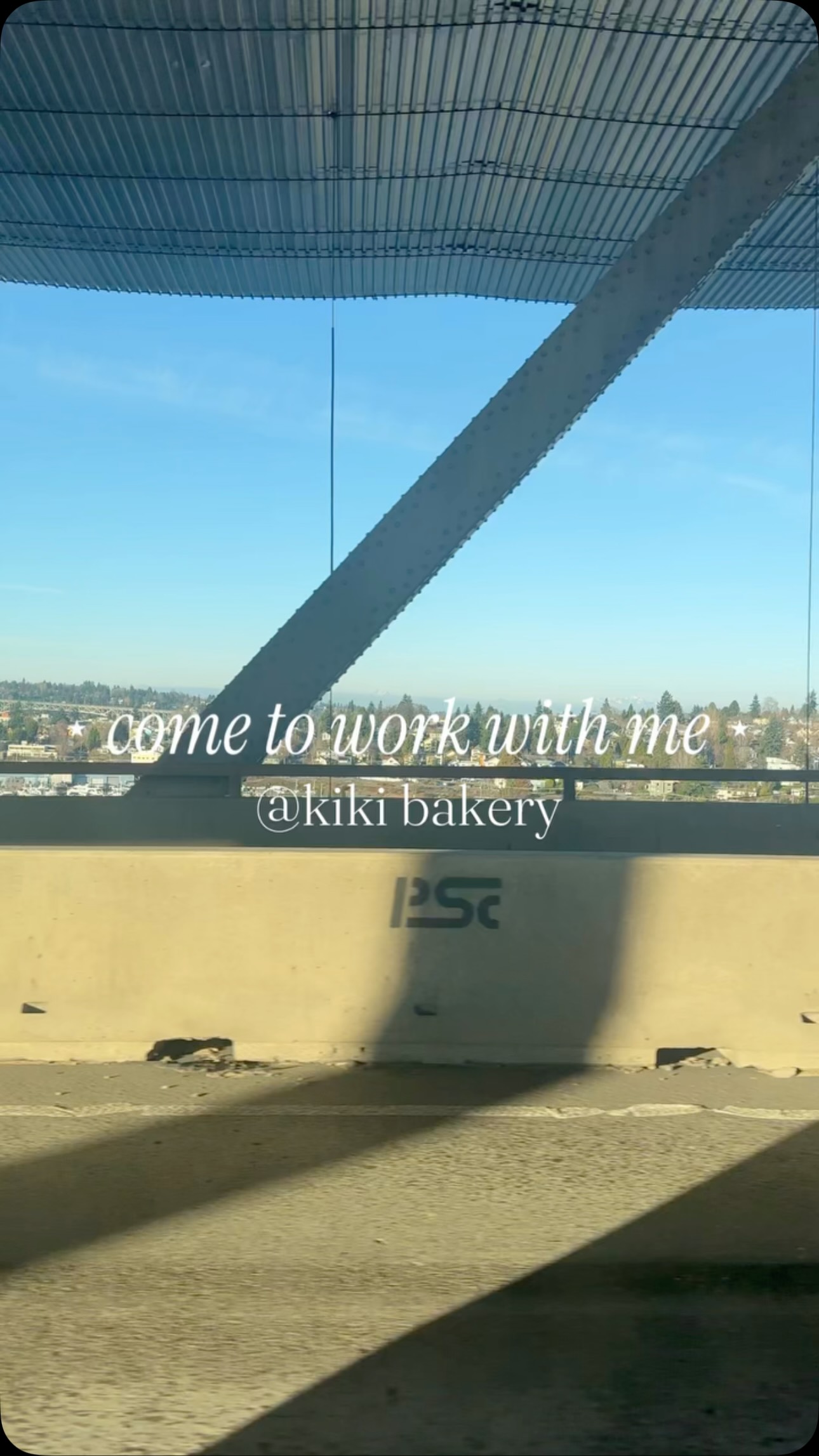 Come work with me for the day at Kiki Bakery 🤍
A beautiful winter day in Seattle—sunny skies, crisp air, and a quiet start.
From getting everything perfectly proofed to decorating each bake with care, this is how our day begins ✨
Kiki Bakery · Seattle’s best Asian bakery#kikibakery #seattlebakery #pov