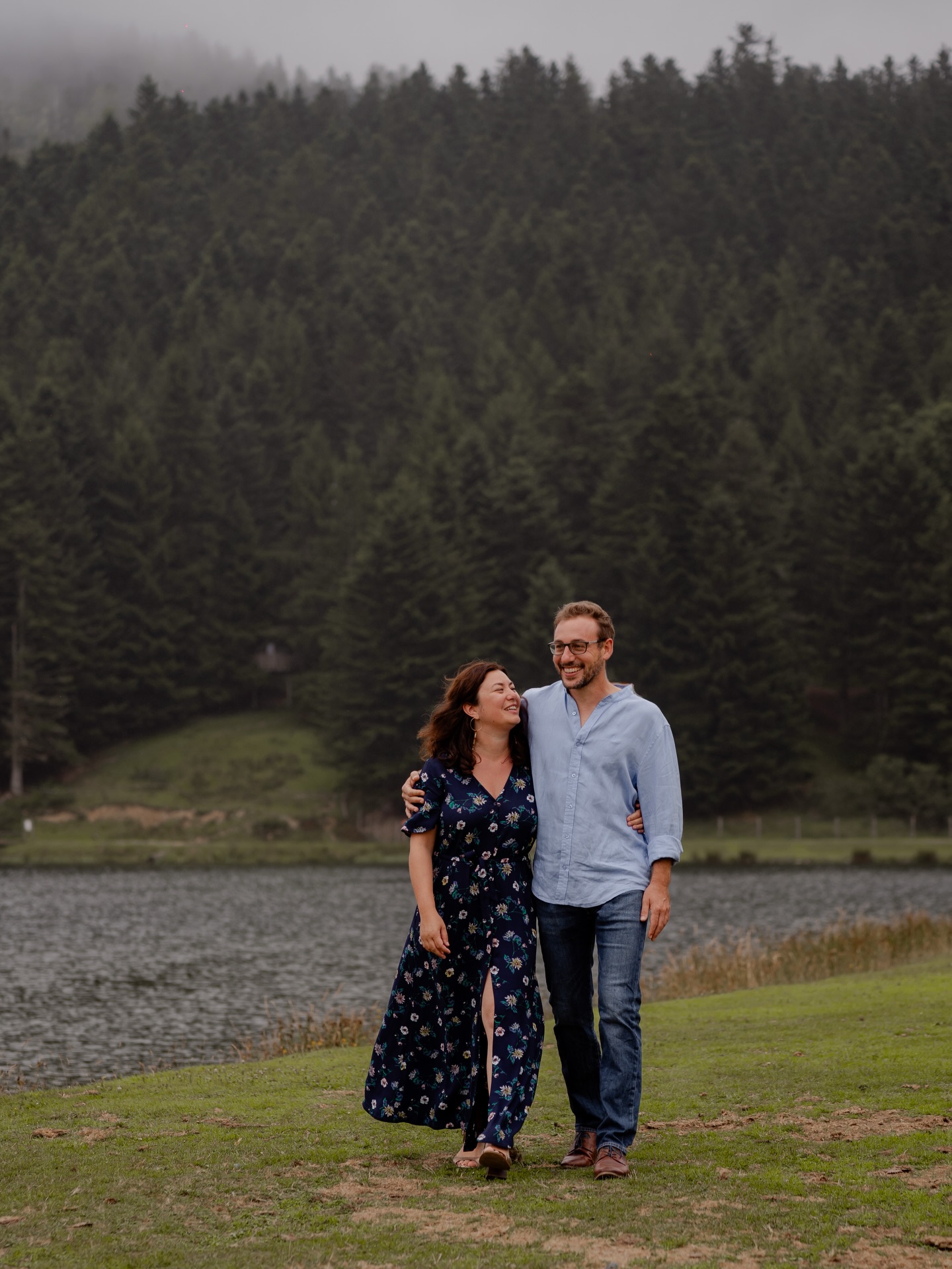 SÉANCE ENGAGEMENT ⚡️
Alors que leur mariage était prévu pour juillet 2025, Caroline & Pierre ont réalisé cette séance couple quelques mois avant.
Tu dois te dire : ils voulaient sûrement des photos pour leurs faire-parts. Oui & Non !
Leur plus grosse angoisse était surtout de ne pas être à l’aise le jour de leur mariage & voulaient donc réalisé cette séance avant pour apprendre à nous connaître.
Ce fut la meilleure idée pour eux ✨
1h30 plus tard, ils étaient convaincu de leur choix de photographe pour ce jour si important & effectivement ils étaient à l’aise & confiant le D-Day 💒
Y avais-tu penser à faire cette séance photo toi aussi ? ❤️🔥