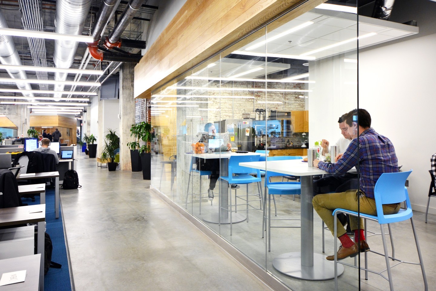 Meet your coworking coworkers at Commerce Village! ☕️
Our community spaces are the perfect way to connect with your coworking colleagues! Schedule a tour today to learn more!