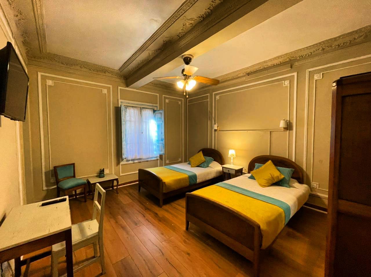 Si vienes a santiago y quieres sentirte como en tu hogar no dudes en quedarte con nosotros!. 😌 #barrioparislondres #santiago #chile #hotel #turismo