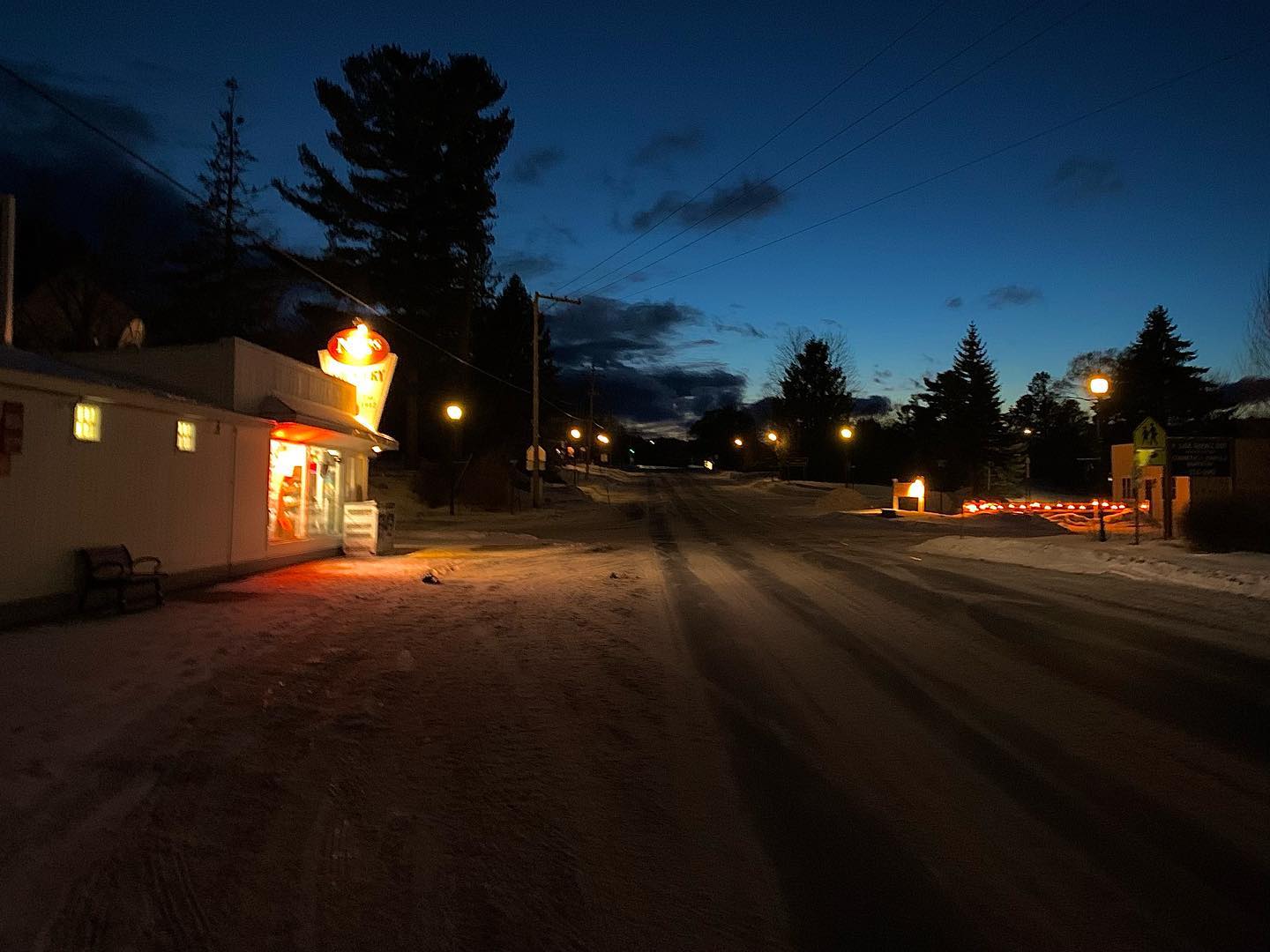 Something about this snowy Lake Leelanau scene just makes me happy 💙
.
.
.
.
.
#puremichigan #themighymitten #lakeleelanau #midwestliving #midwestlivingmag #michigansun #mittenlove #greatlakesliving #greatlakesproud #puremittenpride #michiganawesome #winterwonderland
#upnorthmichigan #upnorth #michigrammers #milakelife #puremittigan #inspiredbymichigan #thegreatlakesstate #greatlakeslocals #smittenwiththemitten #MichiganView #mittenstatelove #michigansunset #michigan_beautiful #leelanaucounty #leelanaupeninsula #leelanau