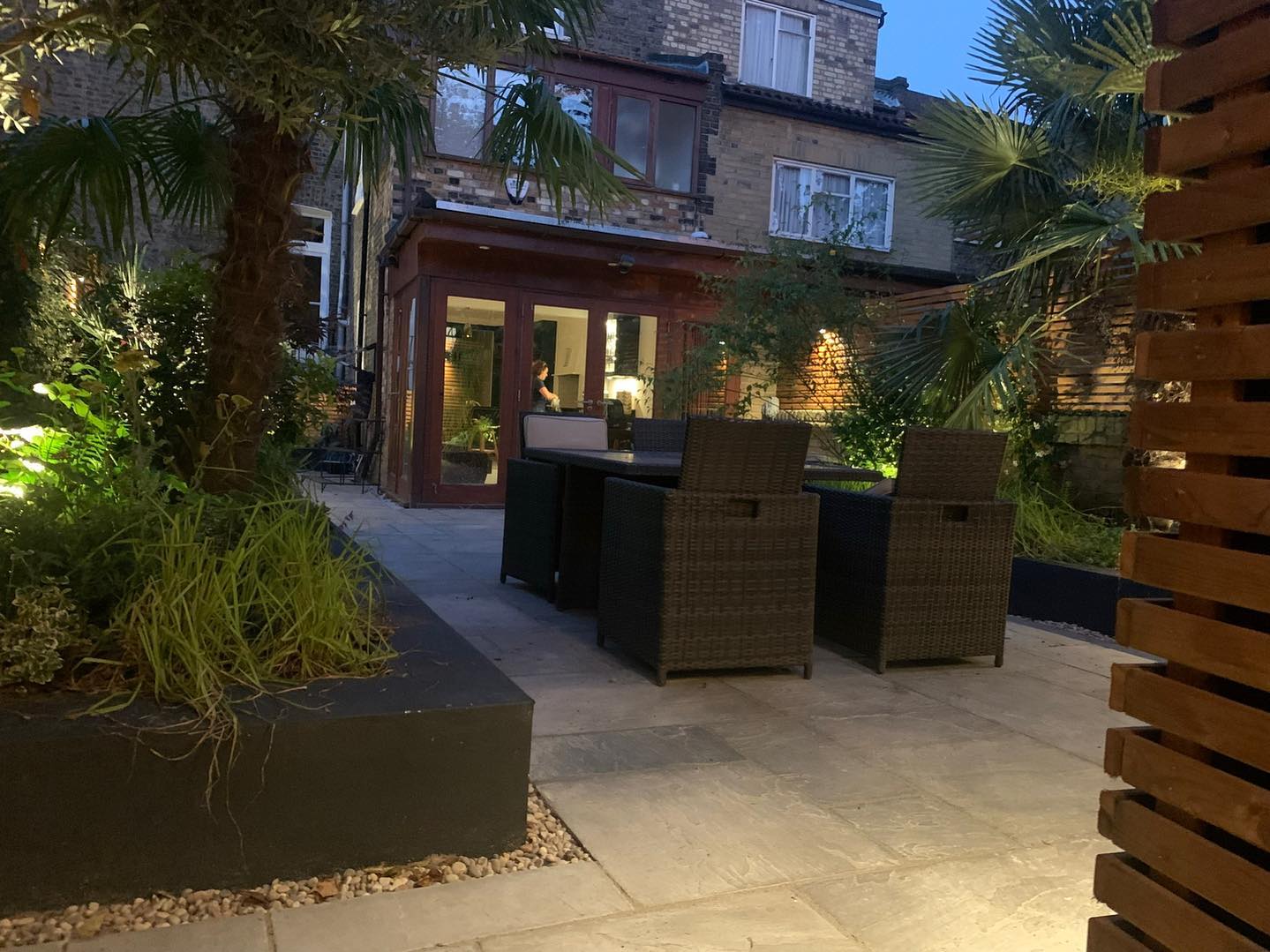 Another angle of a garden previously posted during the evening
#plantsofinstagram #plant #tree #building #window #sky #landscape #realestate #architecture #windows #tropics #tropical #buildings #botanical #plants #ilovetrees #iloveplants #architecturelovers #treehugger #landscapelove #residentialdesign #london #gardendesign #table #gardeninspo #garden #gardeninspiration