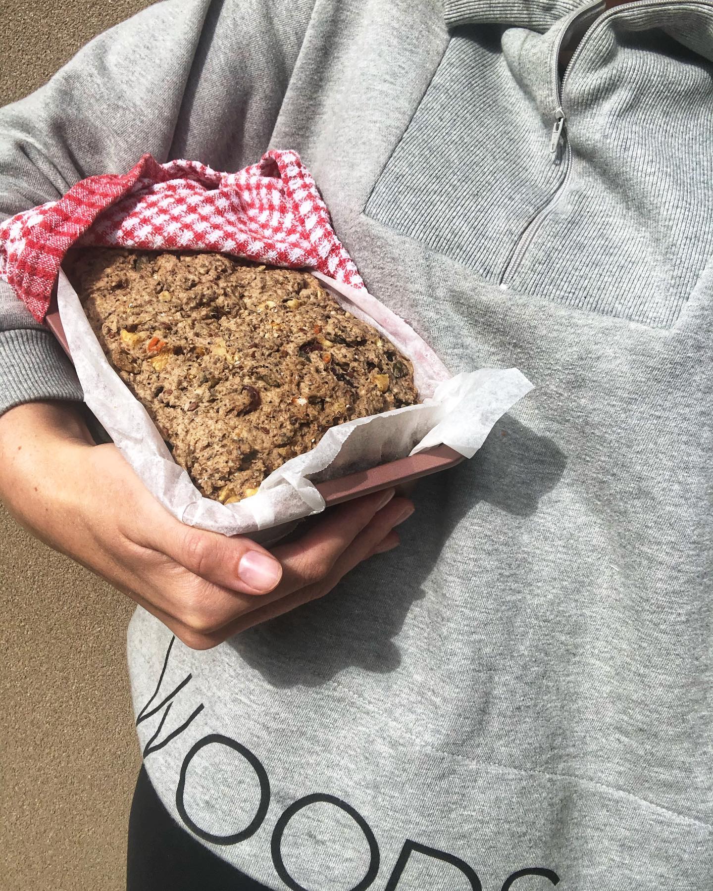 ❤️ SUNDAY RITUALS | freshly proofed fruit loaf ready to pop in the oven ❤️
.
See previous fruit loaf pic for link to recipe. Trust me, it’s worth knowing 😉
.
#fruitbread #glutenfree #fignutrition #bread #baking #sundayrituals #nutrition #dietitian #hobart #tasmania #dietitiansofinstagram
