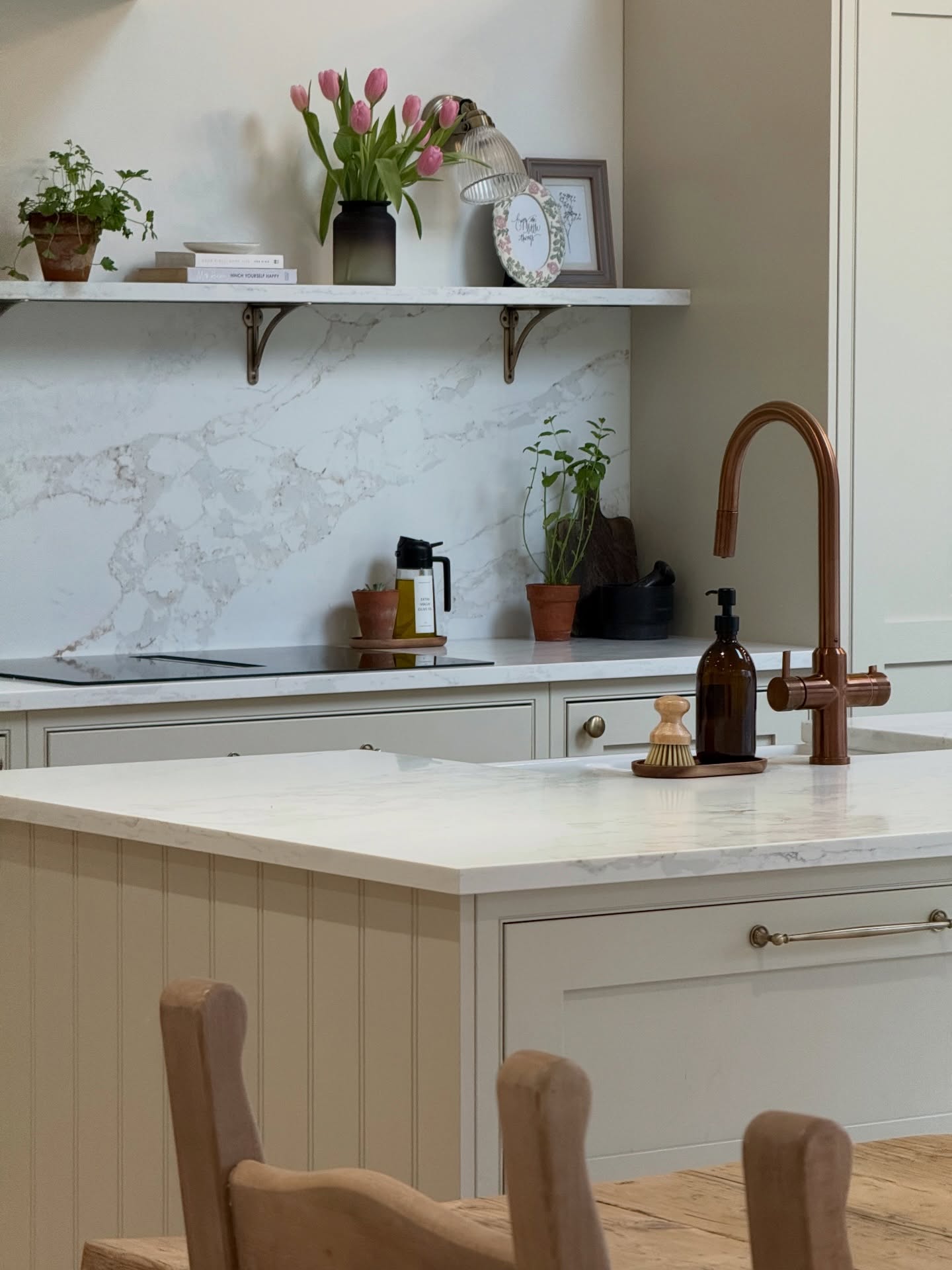 Sneek peak 👀
Take a look at our best-selling Arabescato Gold at our most recent project visit. We can see why this is such a popular choice among our clients. It’s detailed veining, and the way it mimics marble really sets it apart.
Head to our stories to find out more about this stunning stone and how it could be part of your kitchen in 2026 💭
#worktops #kitcheninspo #quartz