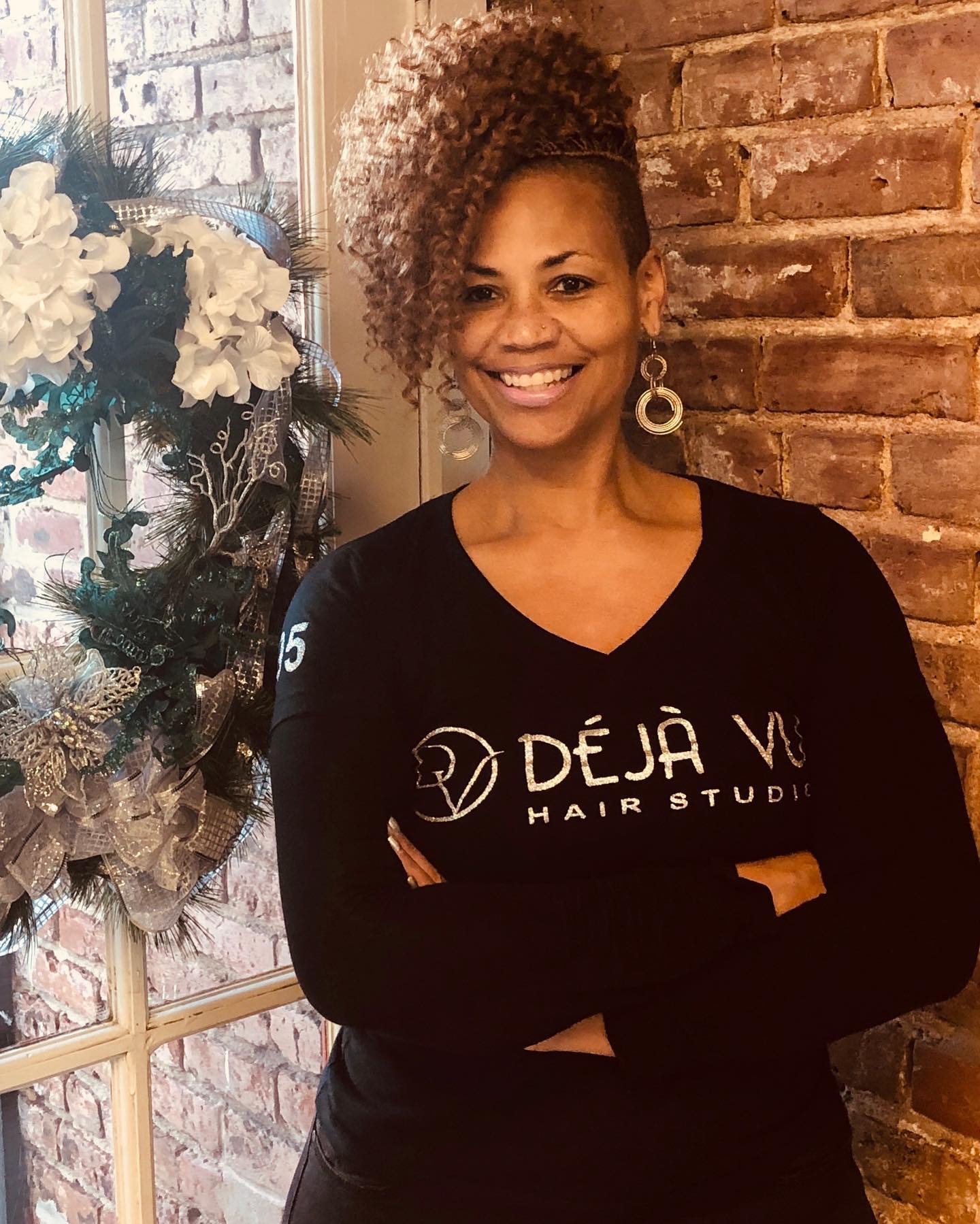 HAPPY NEW YEAR from Deja Vu Hair Studio 🎉
May you all have a blessed, prosperous new year!
To all my fellow business owners & stylists. Stay on your grind, the best is yet to come! Let’s make 2020 the year of financial freedom 💰