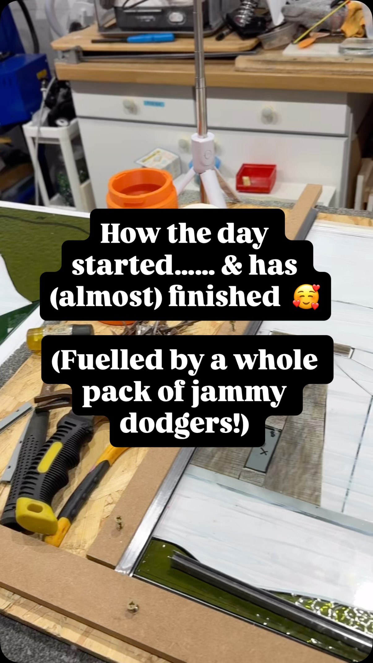 Despite starting the day with a power cut, the kiln gods had smiled and it has been a very productive day of leading up!
For someone who doesnāt have the patience for jigsaws, this is bizarrely my favourite part of creating leadlight windows! Are you with me?
#Leadlight #stainedglassartist #ArchitecturalGlass #Design #Interiors #Colour #Bespoke #Commission #Unique #glasspainting #StainedGlass #GlassArt #lakedistrict #cumbria #Keswick #handmade #supportsmallbusiness #Bristol #AvonGorge #SuspensionBridge #brunel #BallonFiesta #HotAirBallon
@edenvalleyartisticnetwork @arts_cumbria @rheged_centre @cumbrialifemag @thecumbriaguide @shemeansbusinesscumbria @lakedistrictcumbria @thehappyherdwick @hare_hill_barn @the_makers_mill @creativeglassguild @make_it_at_market @ivymakersguild @contemporaryglasssociety @sgaa_hq