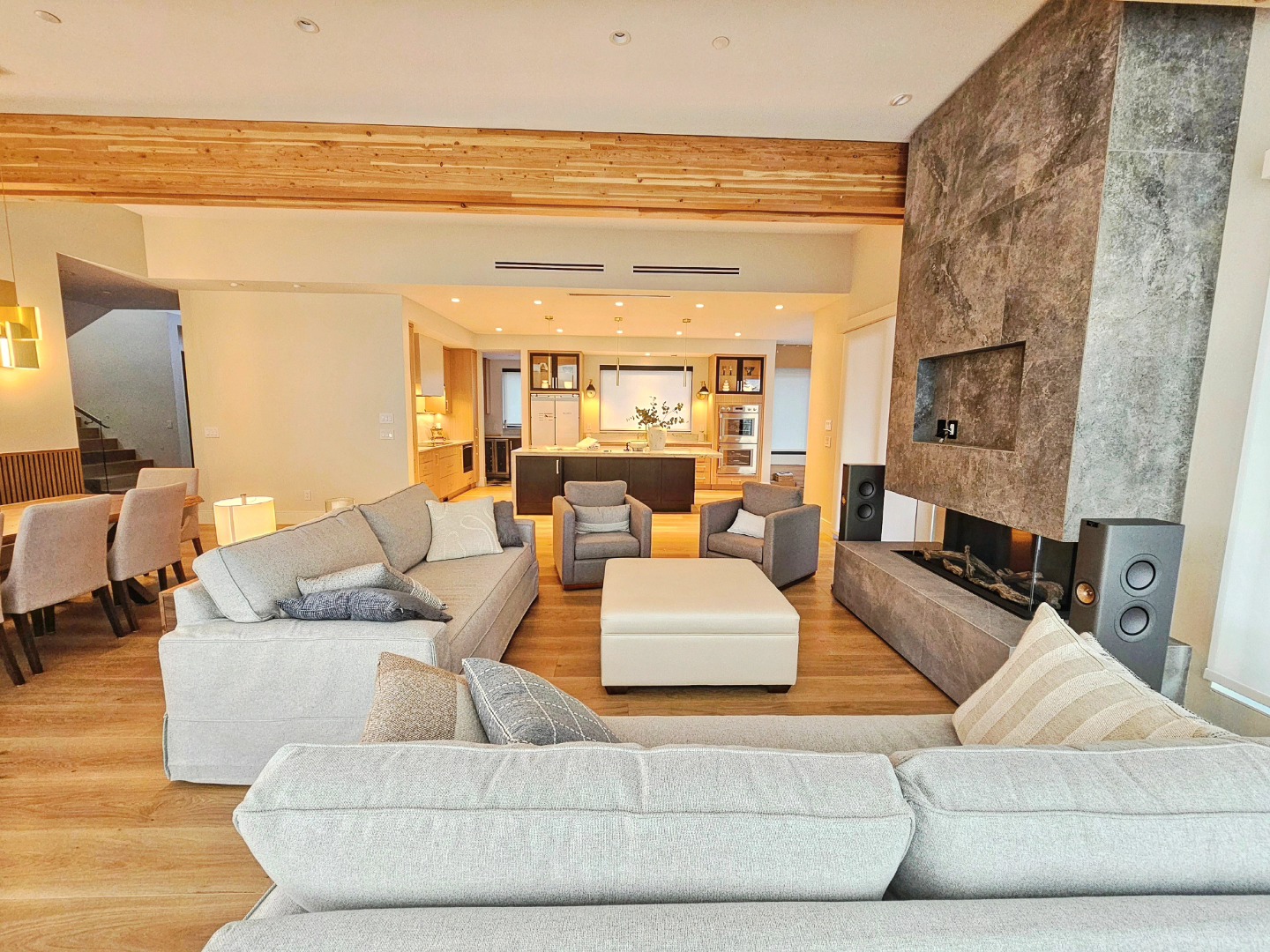 Very cozy open plan living.
Walls - Sherwin Williams Duration Matte
Beams - Helmsman water-based spar urethane
#whistlerarchitecture #whistlerinteriordesign #whistlerpainters #whistlerhomes #interiorpainting #whistlerpainters #seatoskypainters #livingroom #openplanliving #sherwinwilliams #sherwinwilliamswhistler