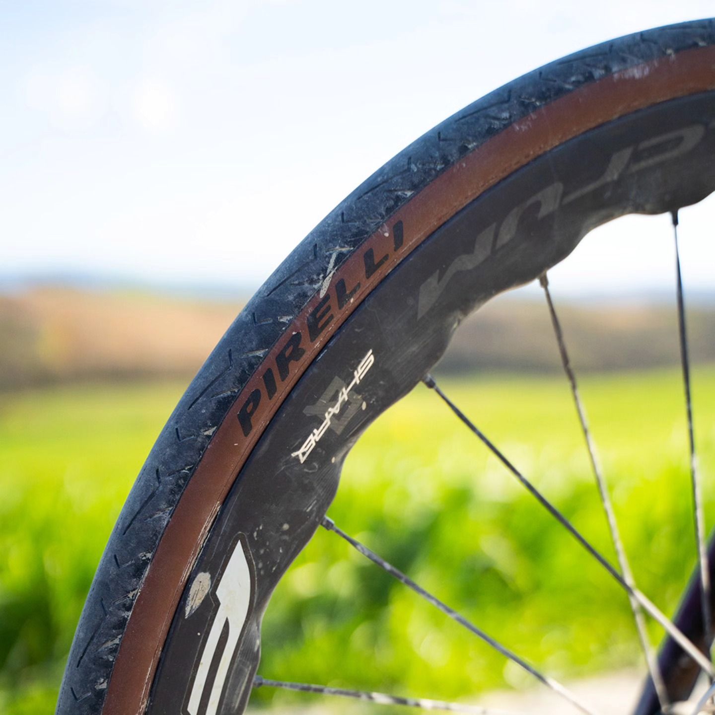 Pirelli just presented Cinturato EVO TLR. Thanks to its technical features, this product introduces a new category: the road enduro tyre.
Manufactured in Italy at Pirelli’s Milan-Bollate plant, the Cinturato EVO is a tubeless-ready tyre designed for road cycling, commuting, and gravel riding. It features a wide range of sizes from 28-622 to 55-622.
The Cinturato EVO TLR boasts over 50% of bio-based and recycled materials, as verified by independent third-party body Bureau Veritas. This is complemented by the FSC certification, related to the responsible supply chain management of the natural rubber contained in the tyre, a Pirelli exclusive in the industry.
Interested in a product sample for a presentation? Contact us 👉 press@vitaminac.net
#VitaminacPR