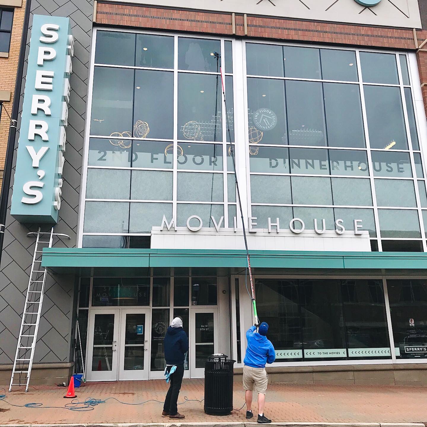 Sometimes a mop and squeegee have to take the backseat to clean windows. This was the case at @sperrysmoviehouse downtown Holland, as well as some extra hands on deck. I can almost guarantee you haven't been to a movie theater like this one. Dinner and a show like you've never experienced! Check them out!
#sperrysmoviehouse #hollandmichigan #supportlocalbusiness #windowcleaning #waterfedpole #purewater #windowcleaningresource