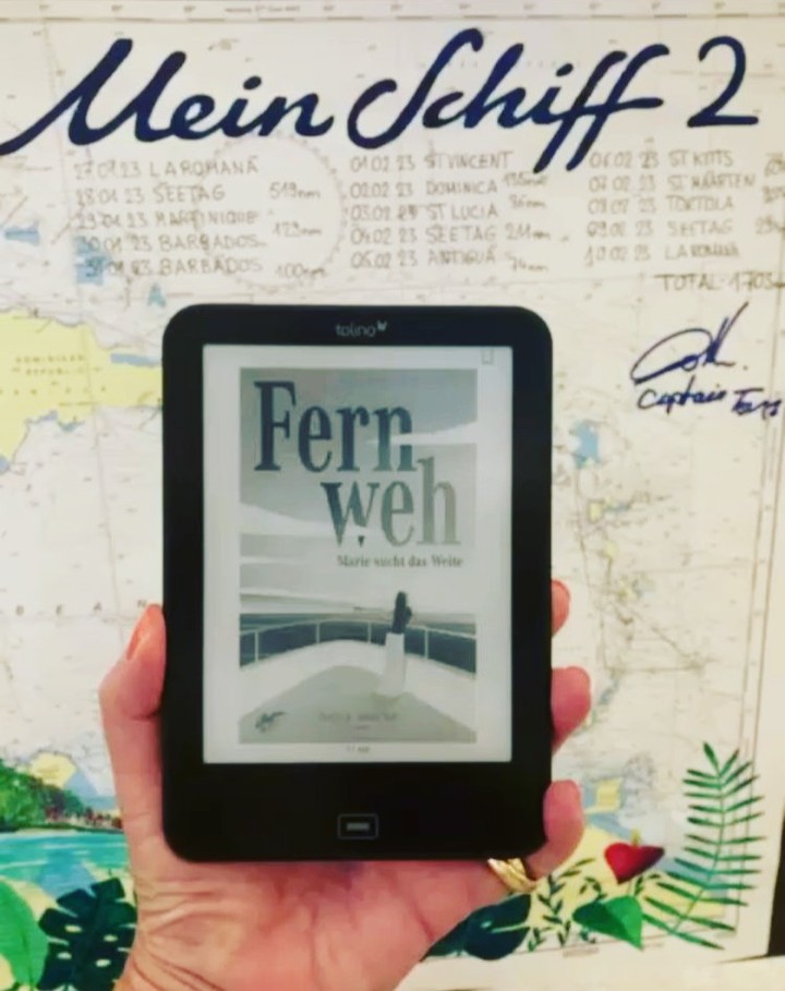*Werbung*
Ich freue mich, wenn mich Bilder erreichen, die zeigen, wie und wo meine Bücher gelesen werden :)
Hier seht ihr "Fernweh" in so etwas wie seiner natürlichen Umgebung.
Hach, da bekomme ich direkt Lust auf Urlaub ...
#bookstagramgermany #bookstagram #buch #selfpublishing #roman #ebook #tolino #kreuzfahrt #kreuzfahrtschiff #meinschiff2 #reisen #urlaub #fernweh #schreiben #schreibenschreibenschreiben #autor