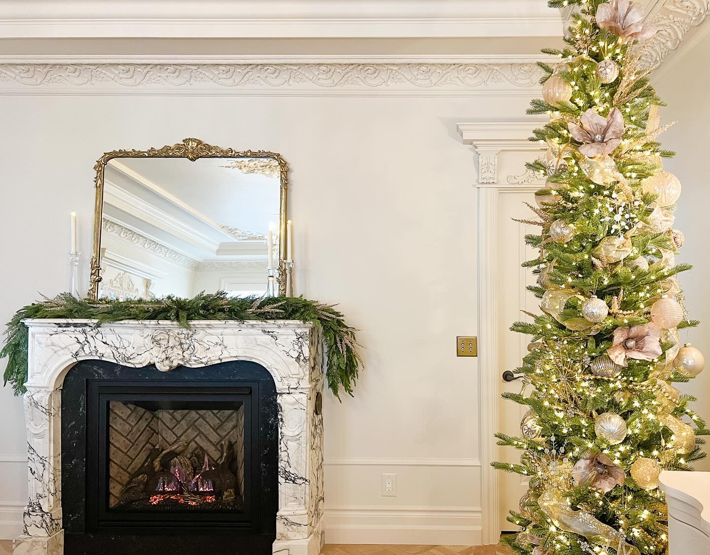 It’s that time of year again! ✨ Our holiday installation dates are booking up quickly. Reach out to us now to secure your Christmas install!